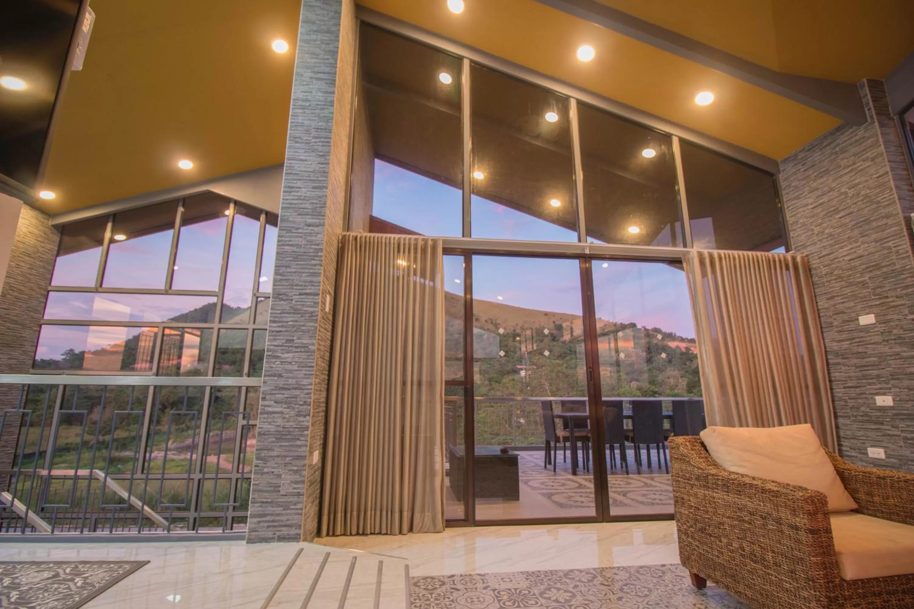 Restaurant/places to eat in Bella Villa Coron