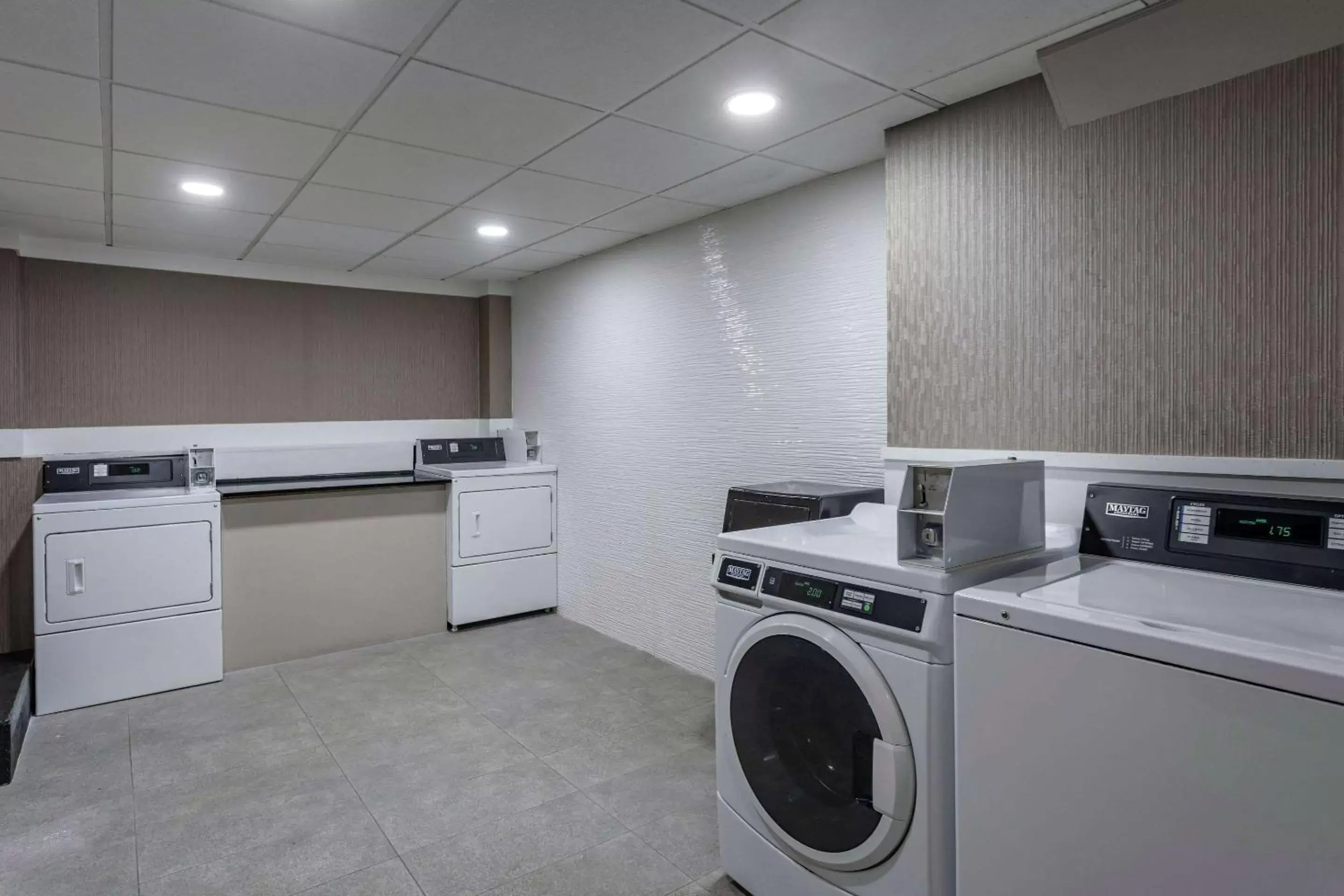 laundry, Kitchen/Kitchenette in Comfort Inn & Suites Nashville Downtown - Stadium