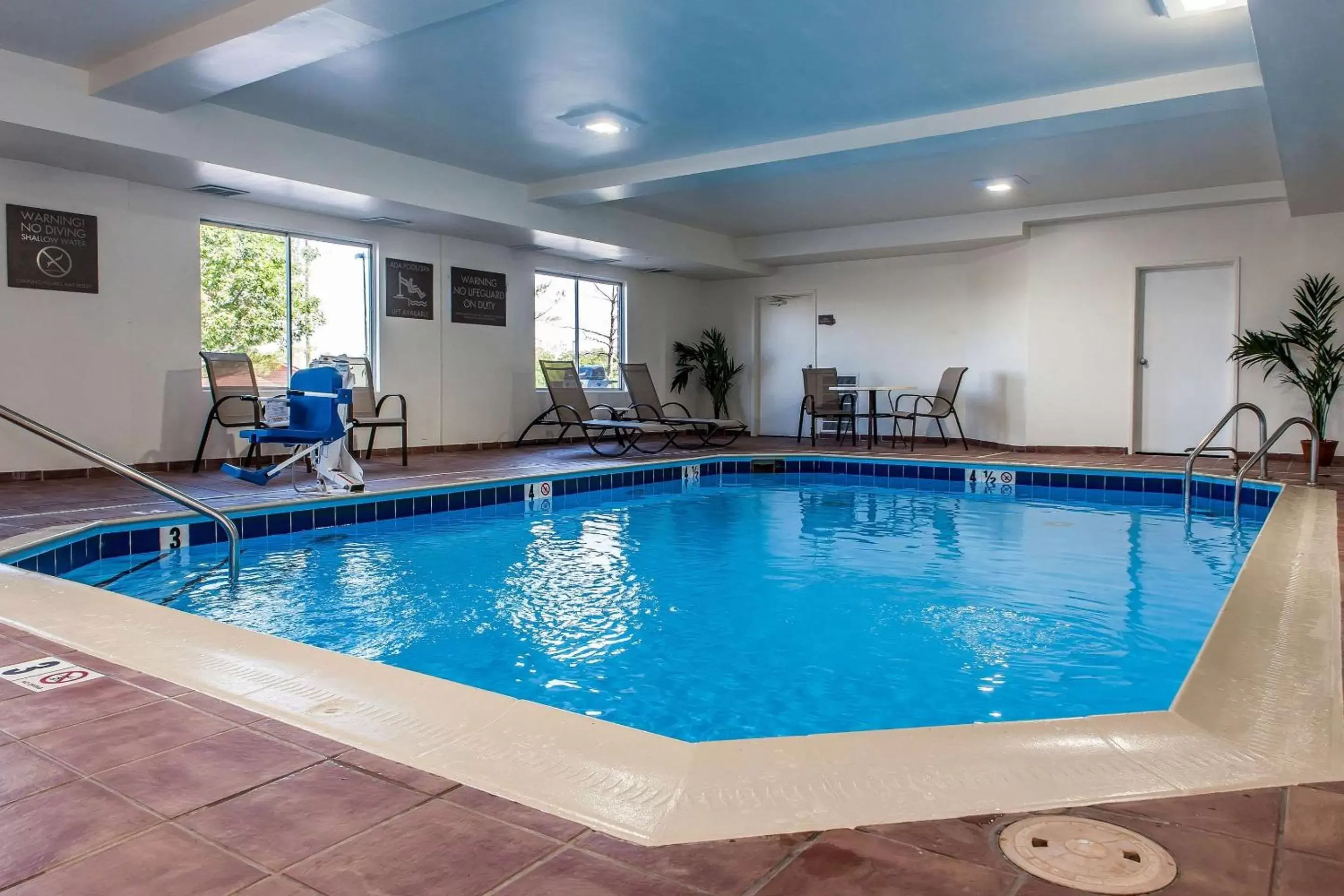 On site, Swimming Pool in Comfort Inn & Suites Mount Sterling