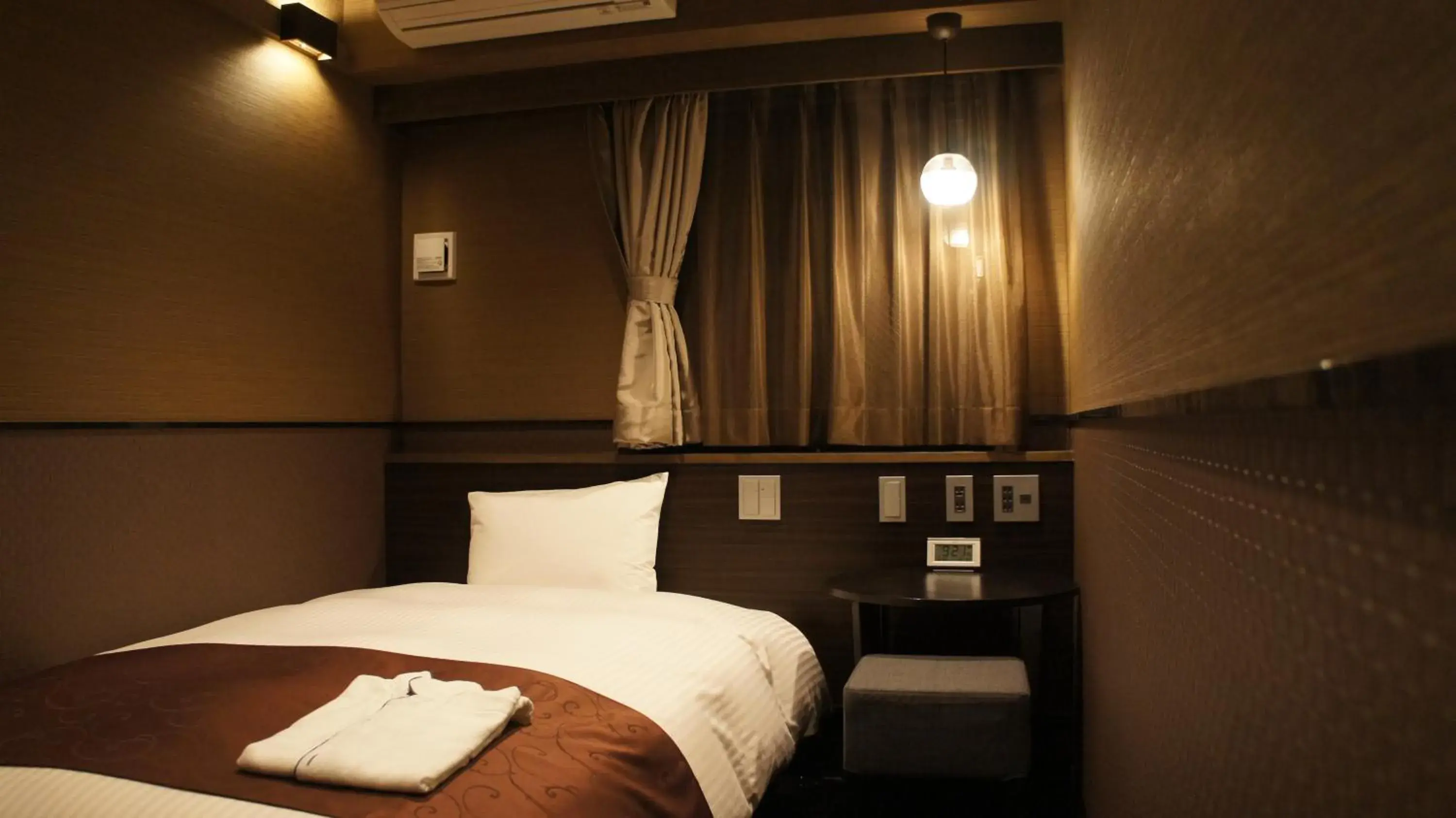 Photo of the whole room, Bed in Hotel SUI Ginza Kyobashi by ABEST Photo of the whole room, Bed in Hotel SUI Ginza Kyobashi by ABEST