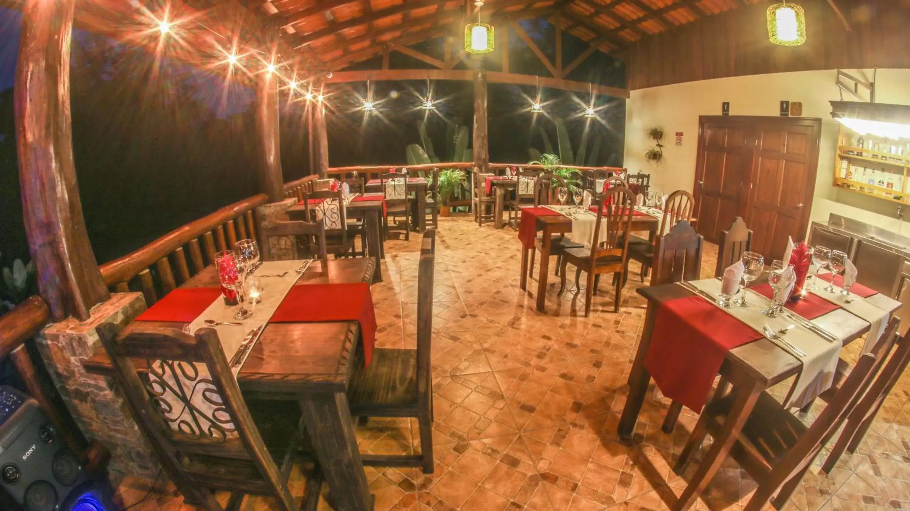 Restaurant/Places to Eat in Hotel Rancho Cerro Azul