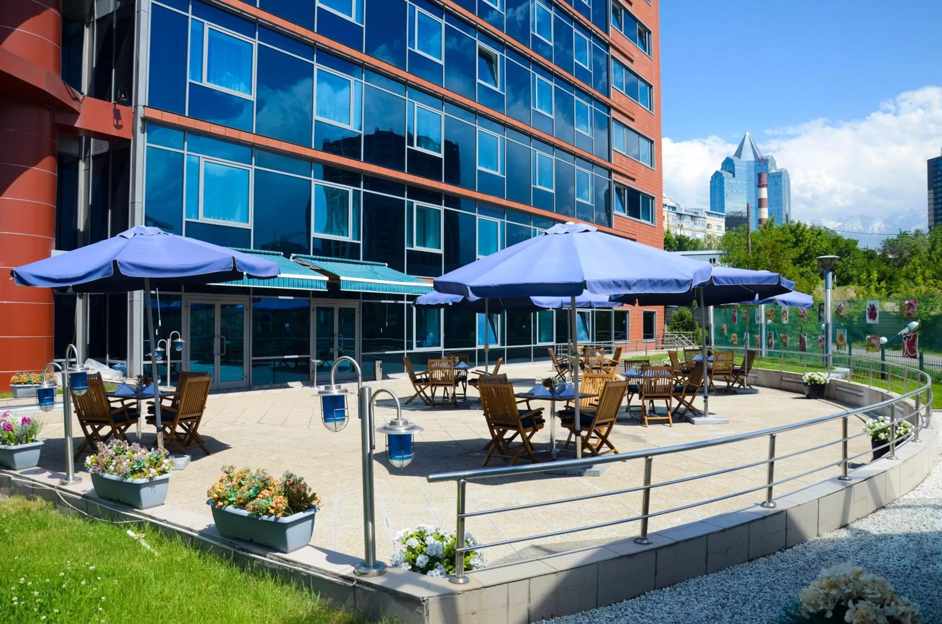 Restaurant/places to eat in Holiday Inn Almaty by IHG