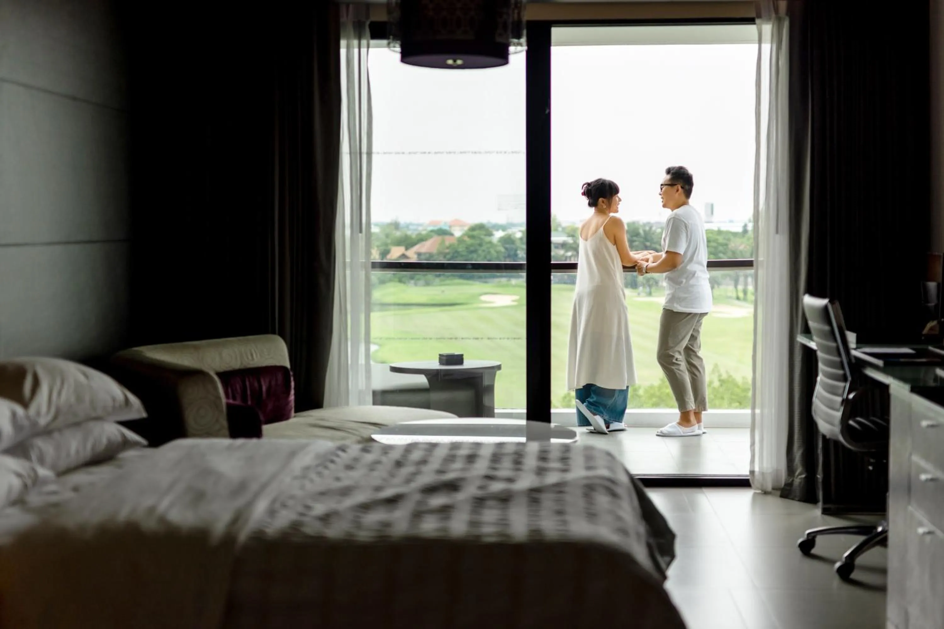 Balcony/Terrace, Bed in Le Meridien Suvarnabhumi, Bangkok Golf Resort and Spa