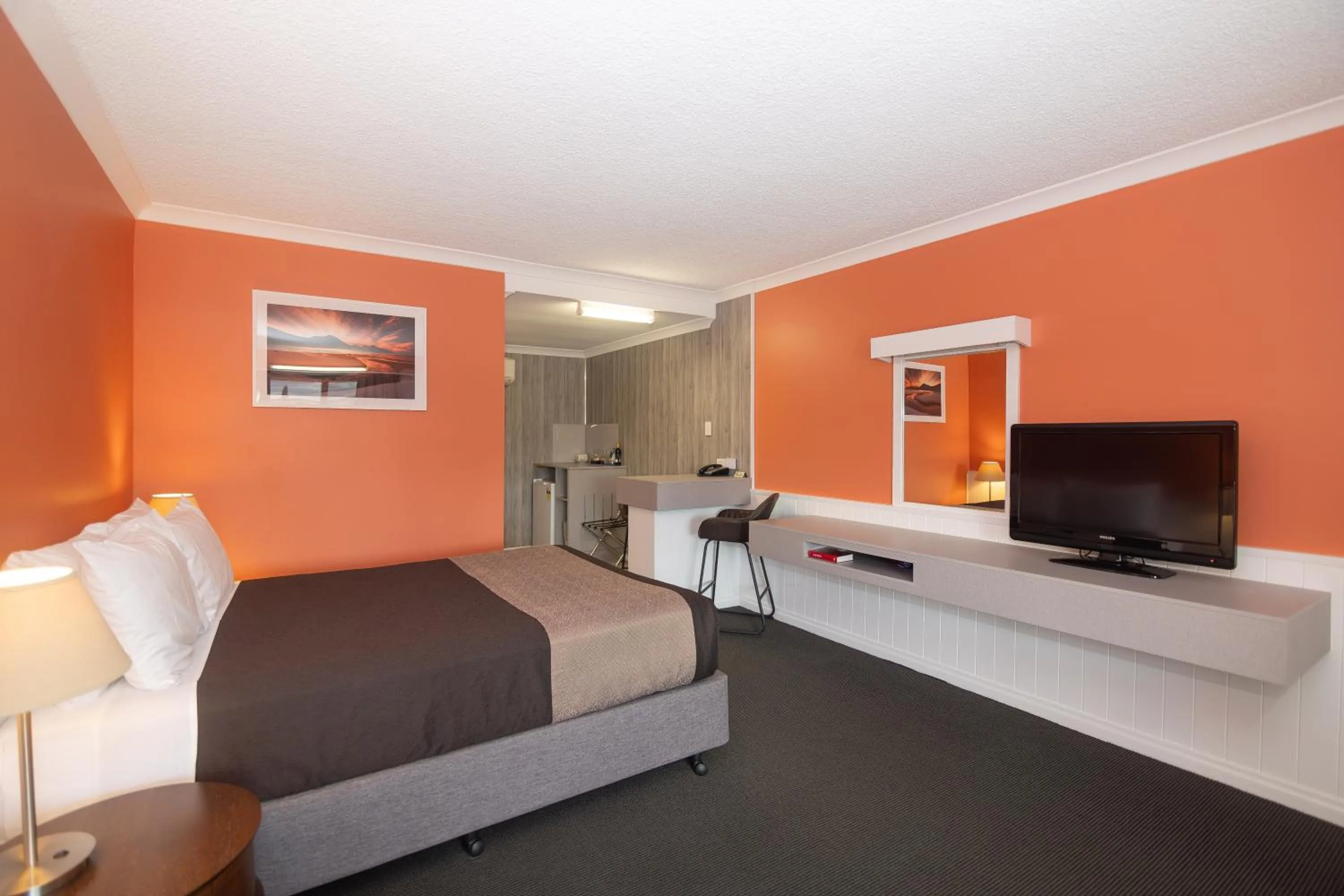 Bedroom, Bed in Dog Rock Motel