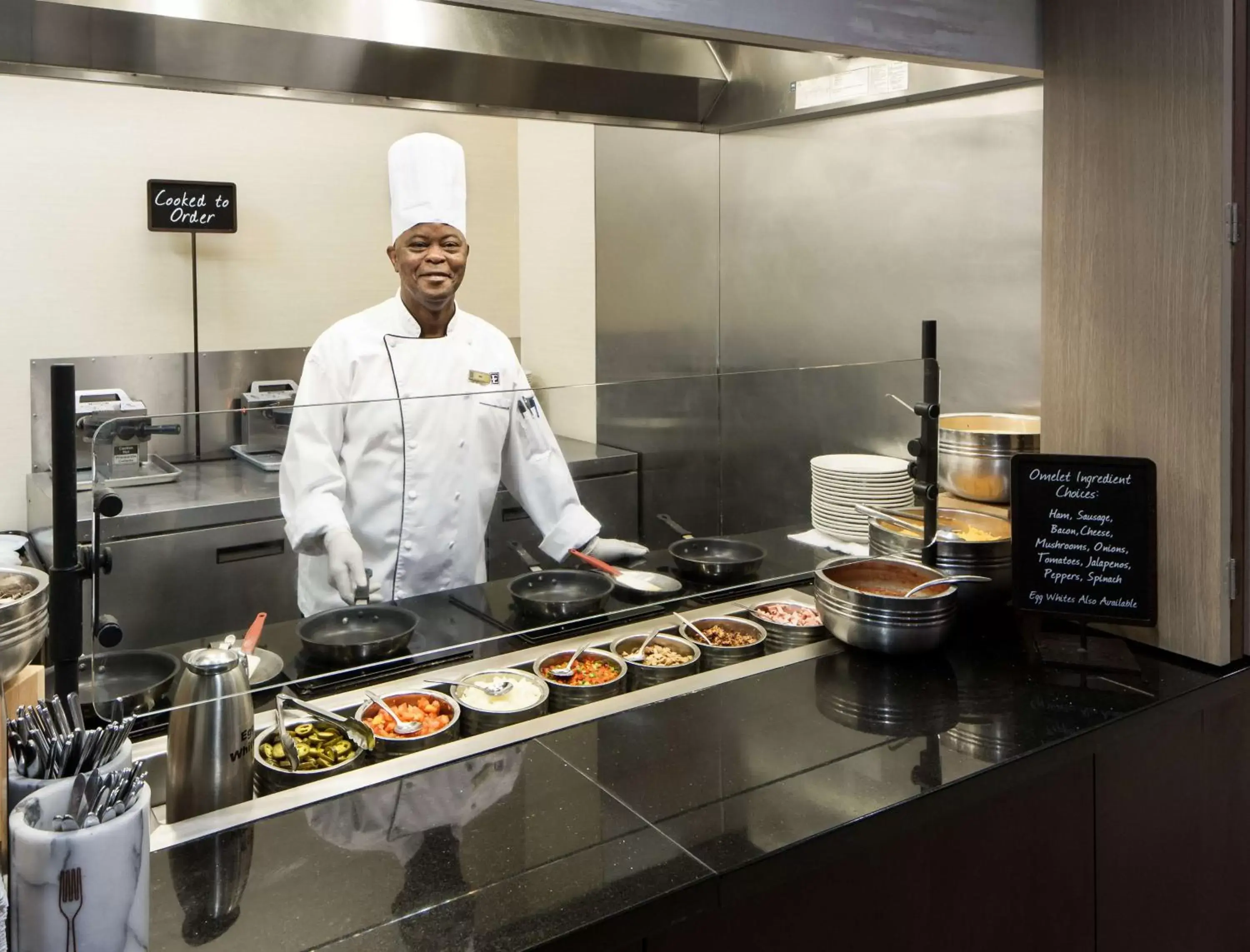 Dining area, Kitchen/Kitchenette in Embassy Suites by Hilton Tampa Brandon