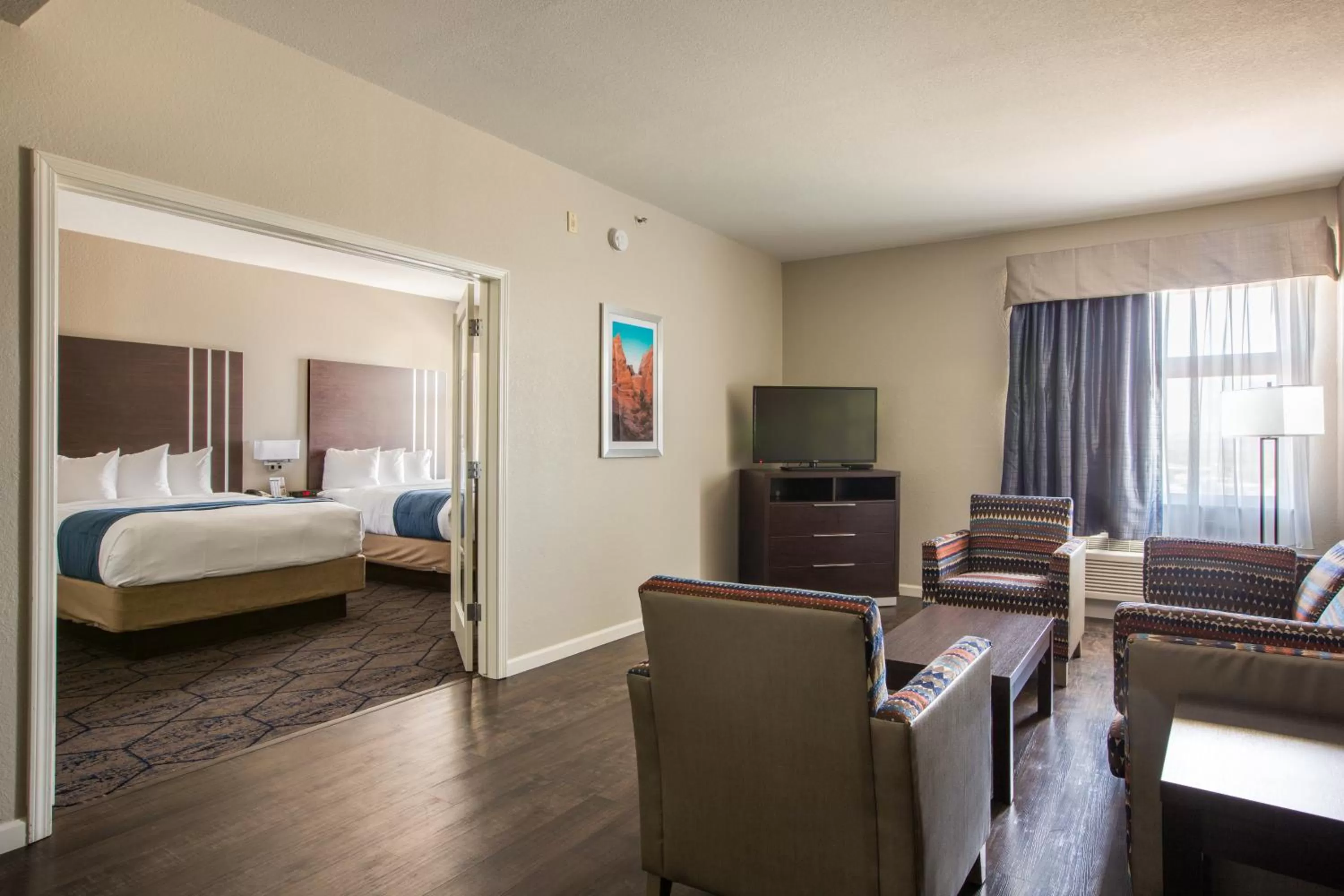 Communal lounge/ TV room, Bed in Baymont by Wyndham Albuquerque Airport