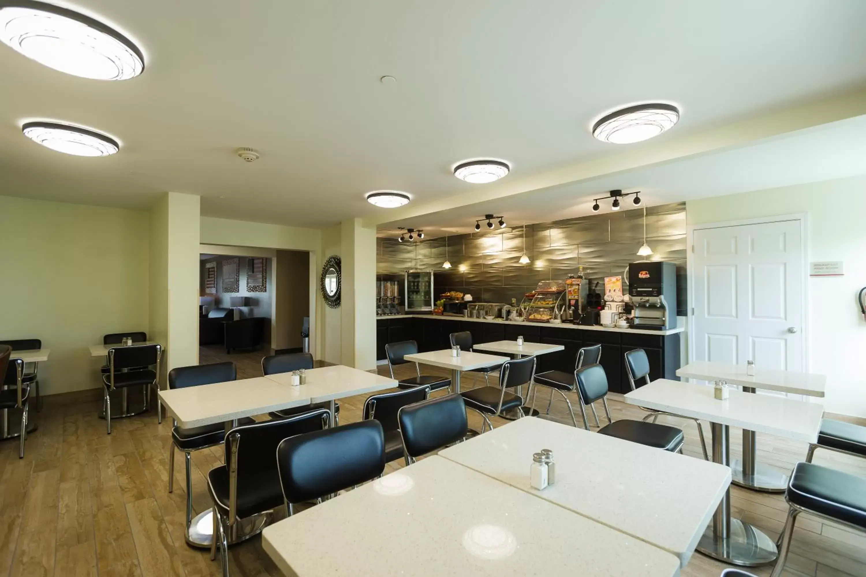 Restaurant/Places to Eat in Hawthorn Suites by Wyndham St. Robert/Ft. Leonard Wood