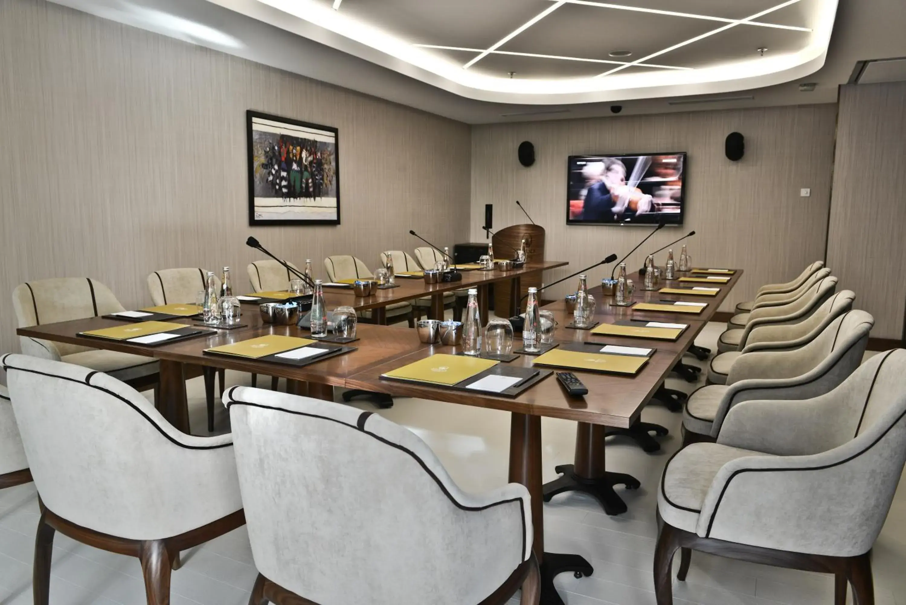 Business facilities, Restaurant/Places to Eat in Warwick Ankara