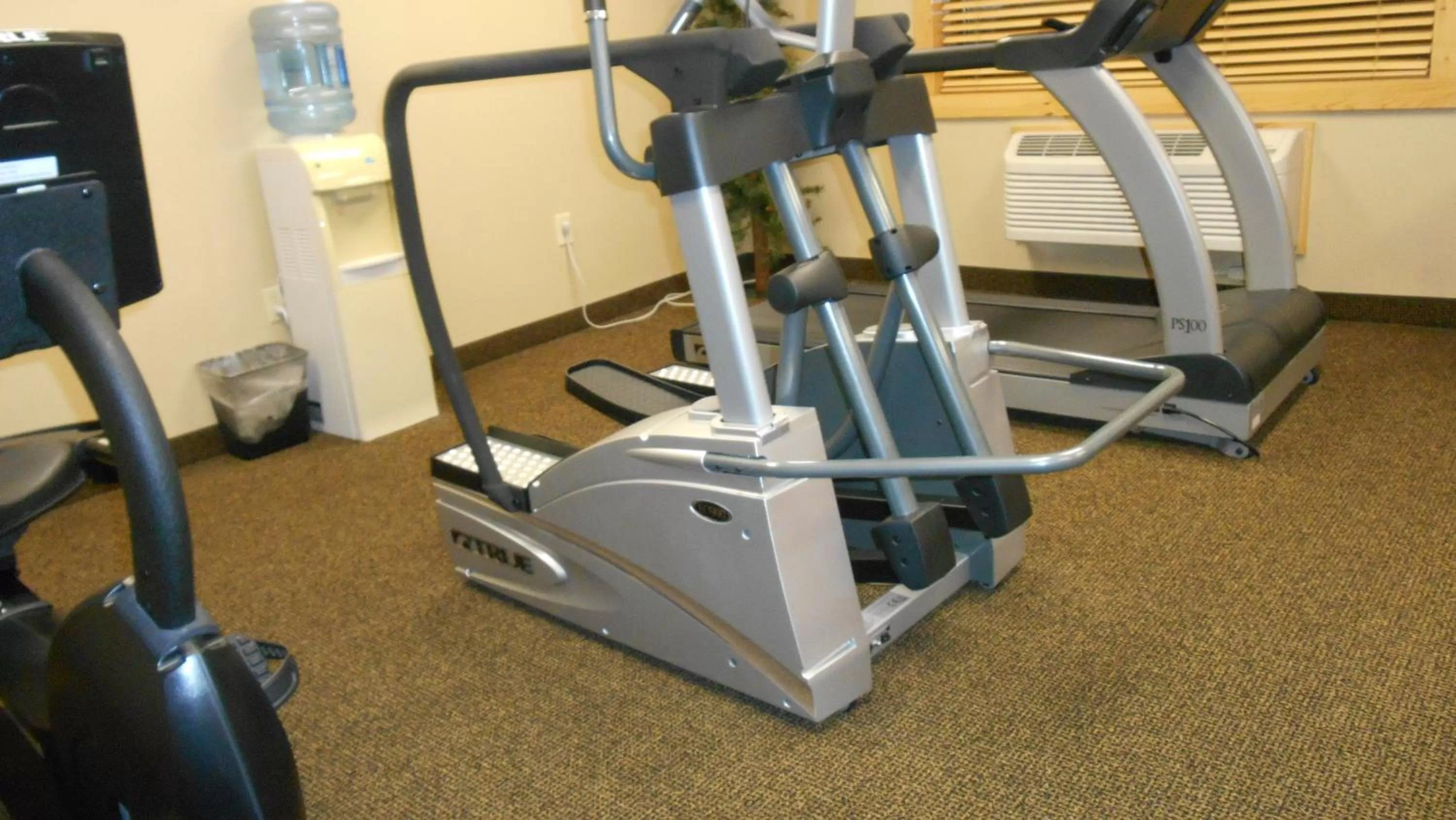 Fitness centre/facilities in AmericInn by Wyndham Oswego