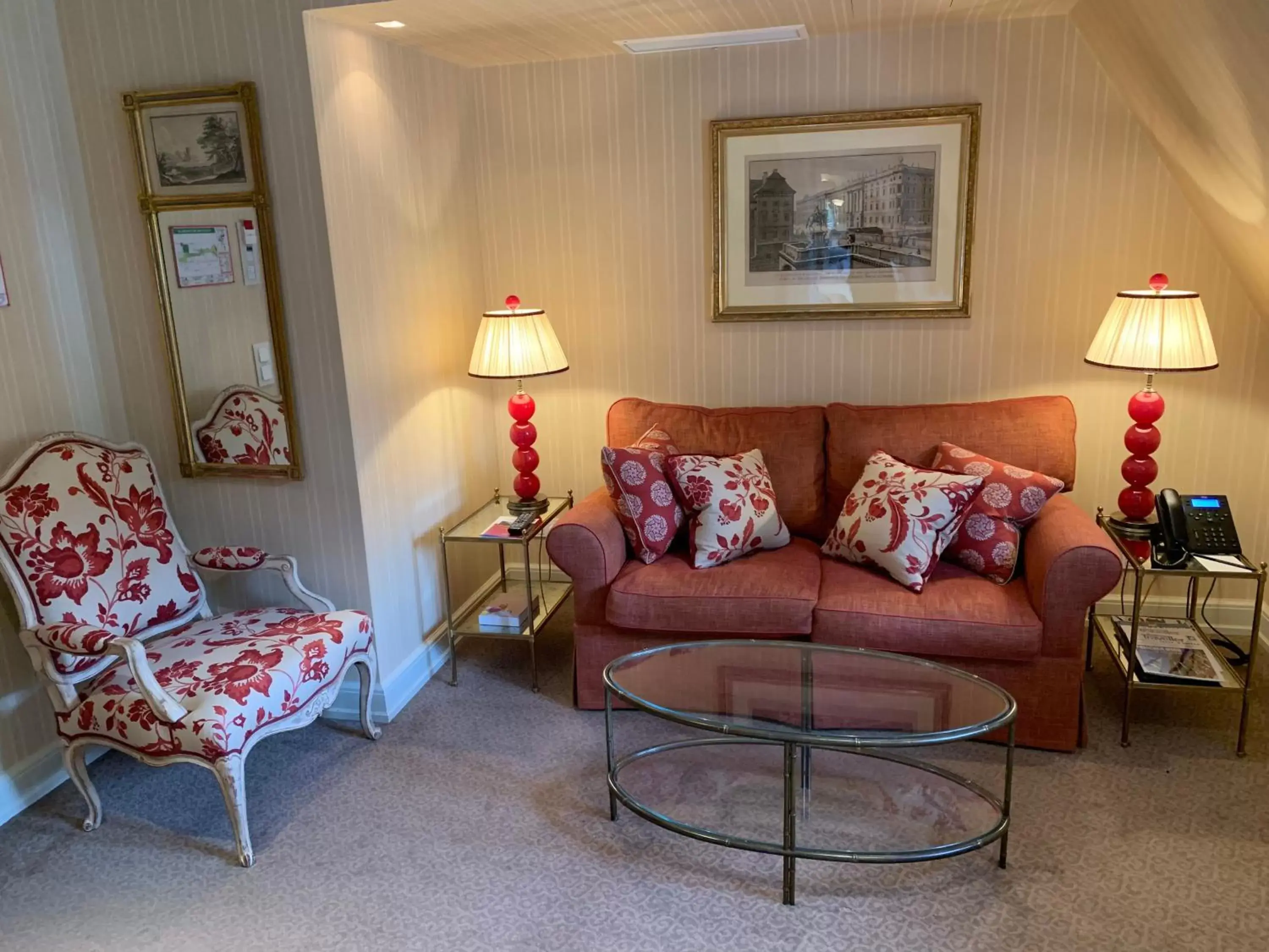 Living room, Seating Area in Schlosshotel Kronberg - Hotel Frankfurt