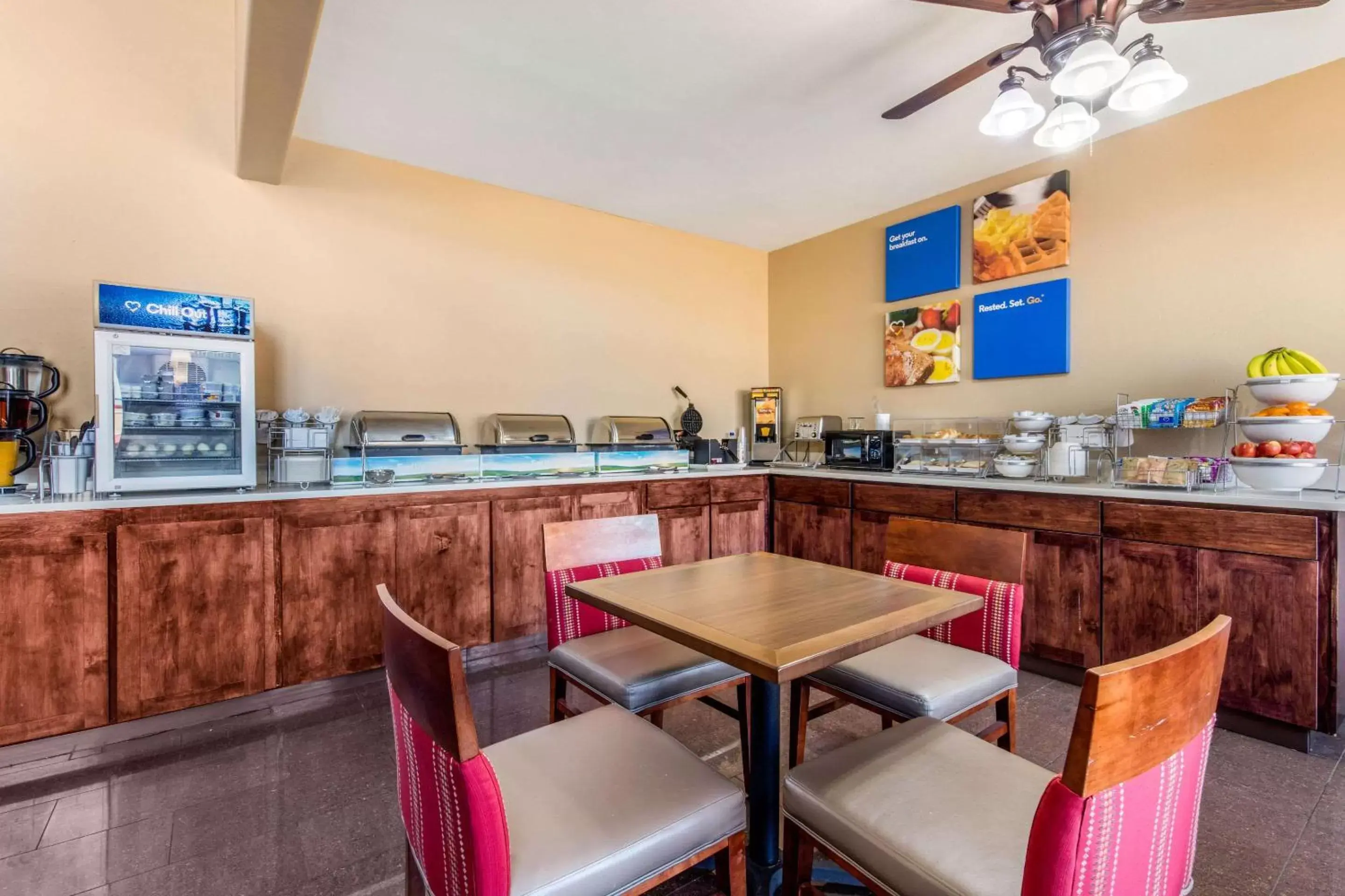 Restaurant/Places to Eat in Comfort Inn & Suites