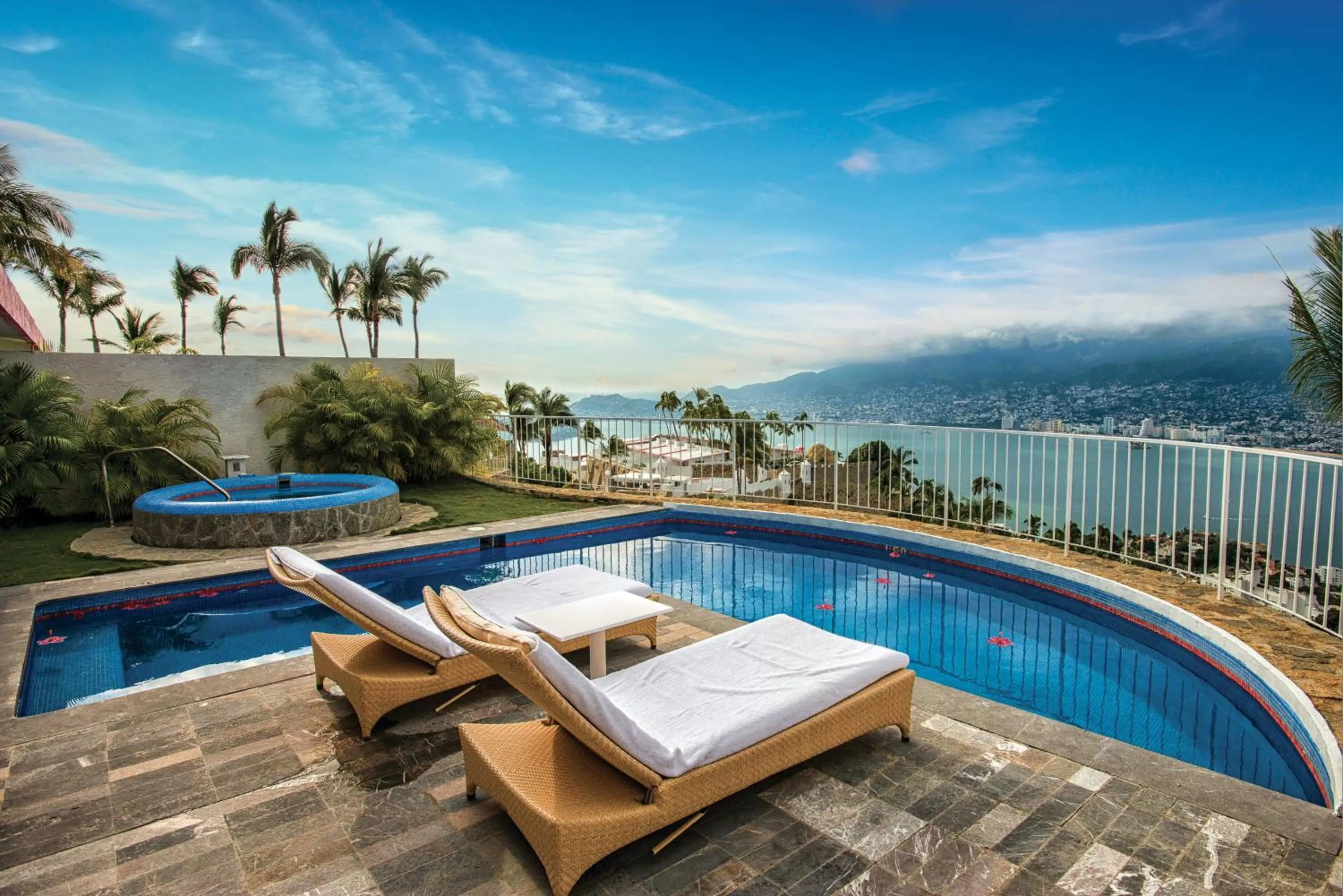 Swimming pool in Las Brisas Acapulco