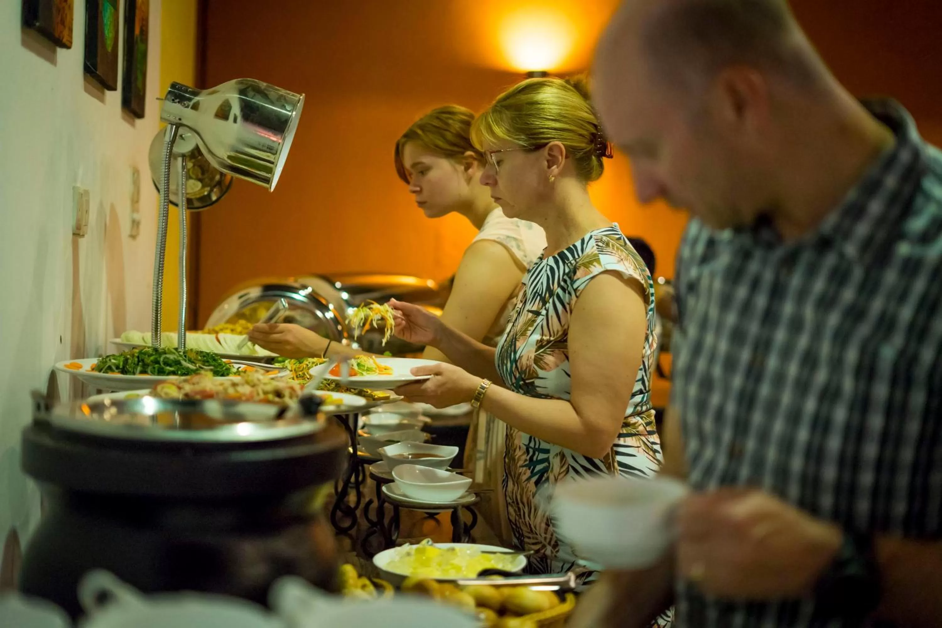 Restaurant/places to eat in Hotel Alakamanda