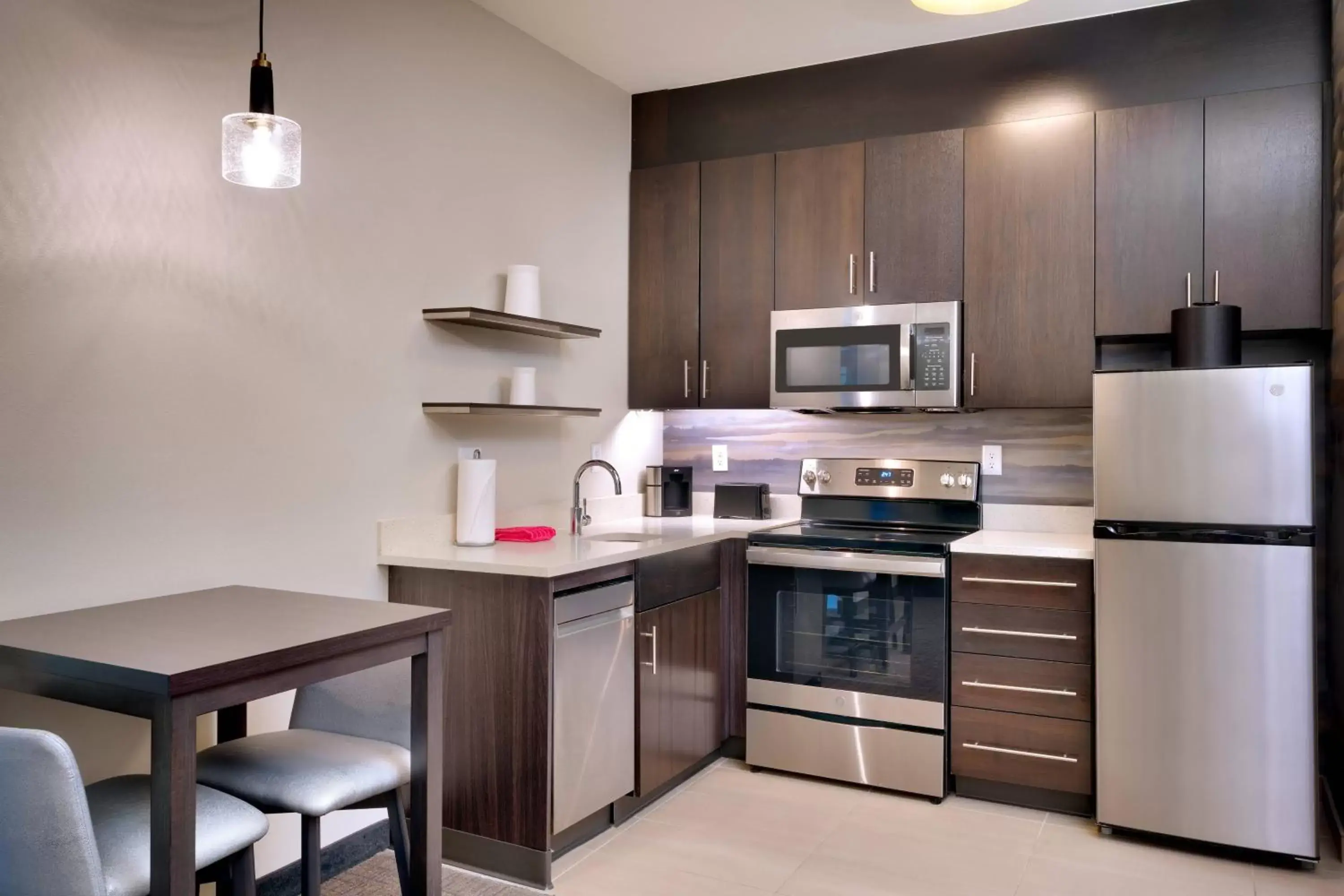 Bedroom, Kitchen/Kitchenette in Residence Inn by Marriott Brunswick