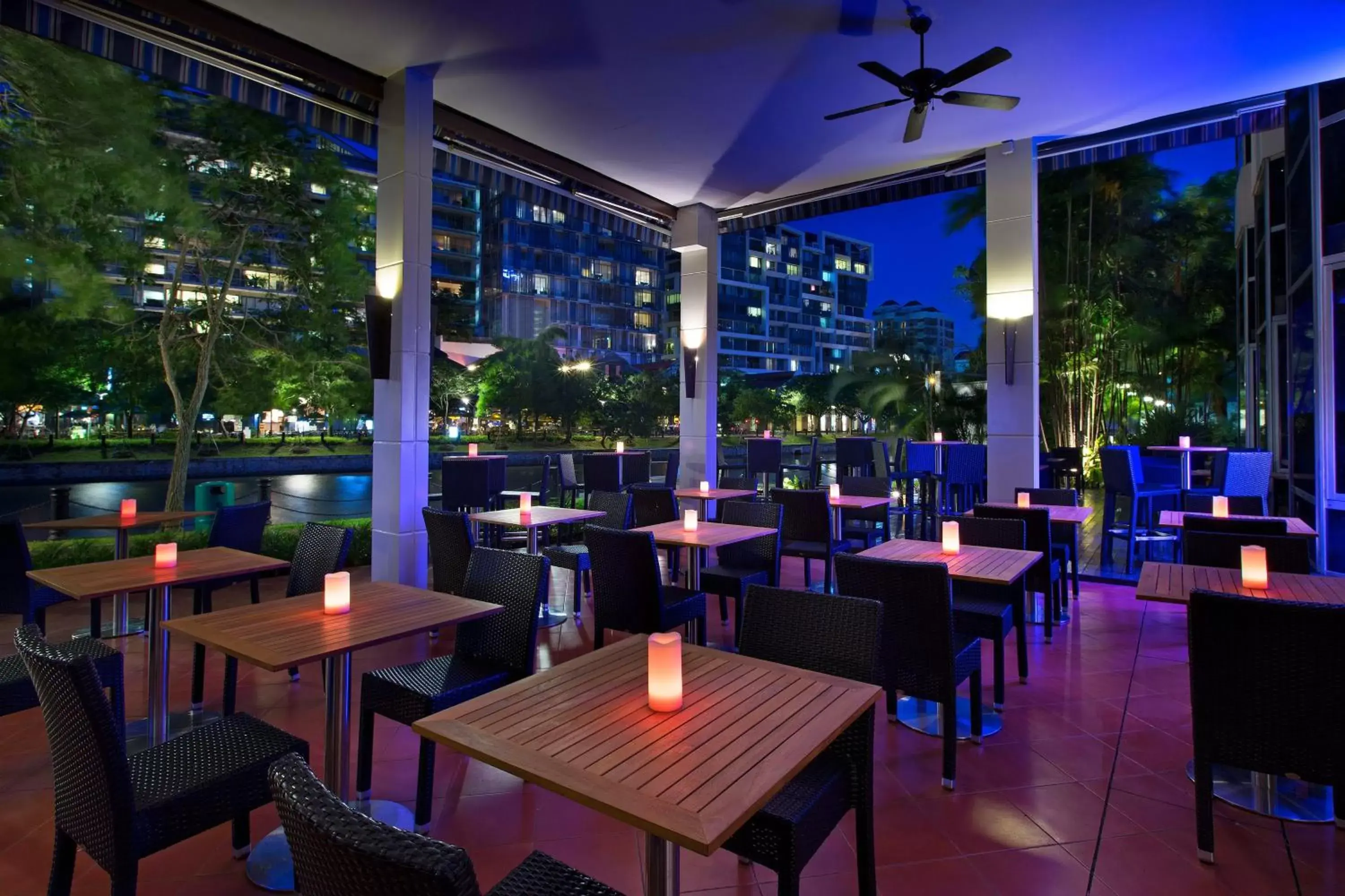Restaurant/Places to Eat in Four Points by Sheraton Singapore, Riverview