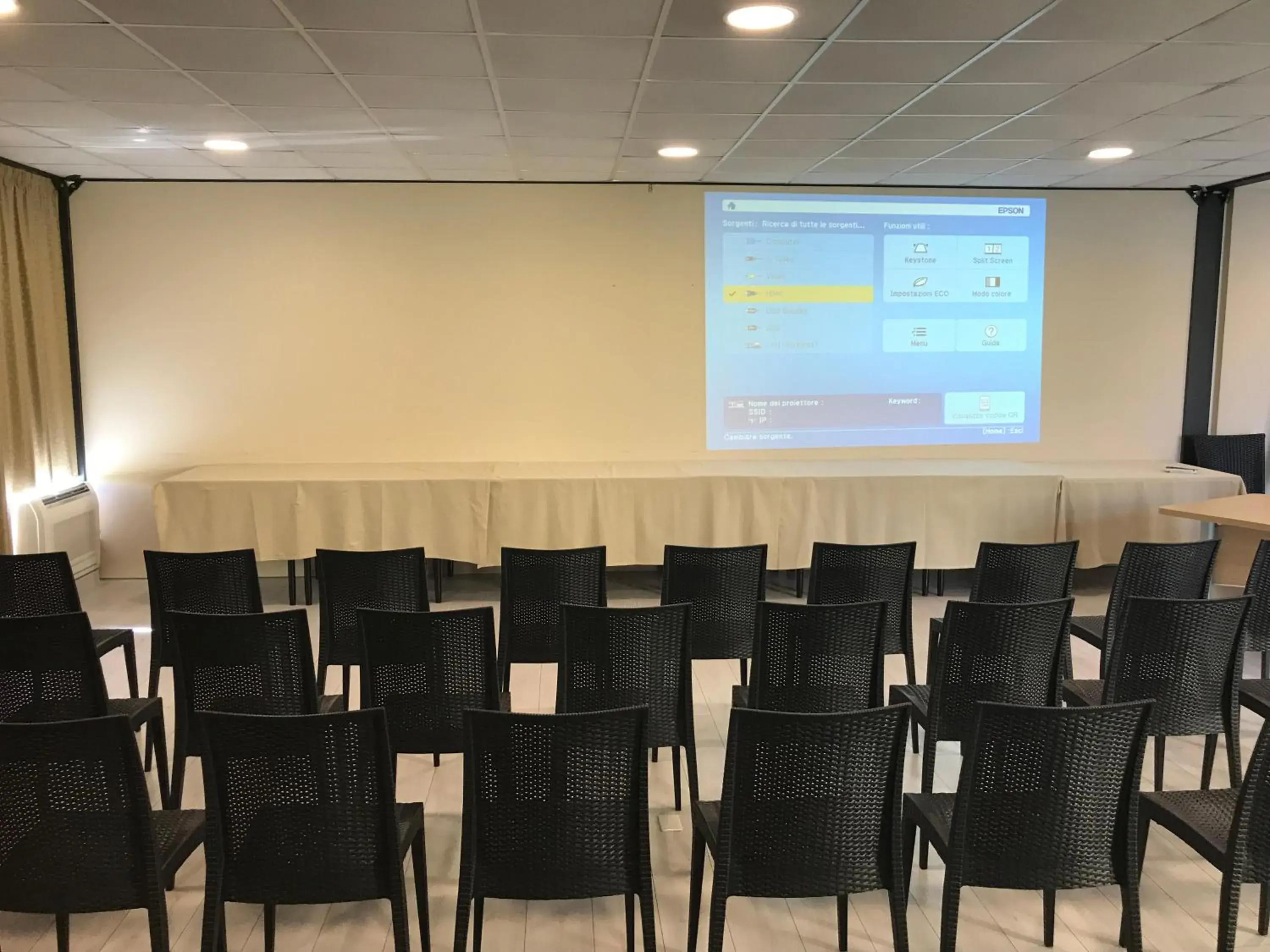 Business facilities, Business Area/Conference Room in Hotel Milazzo