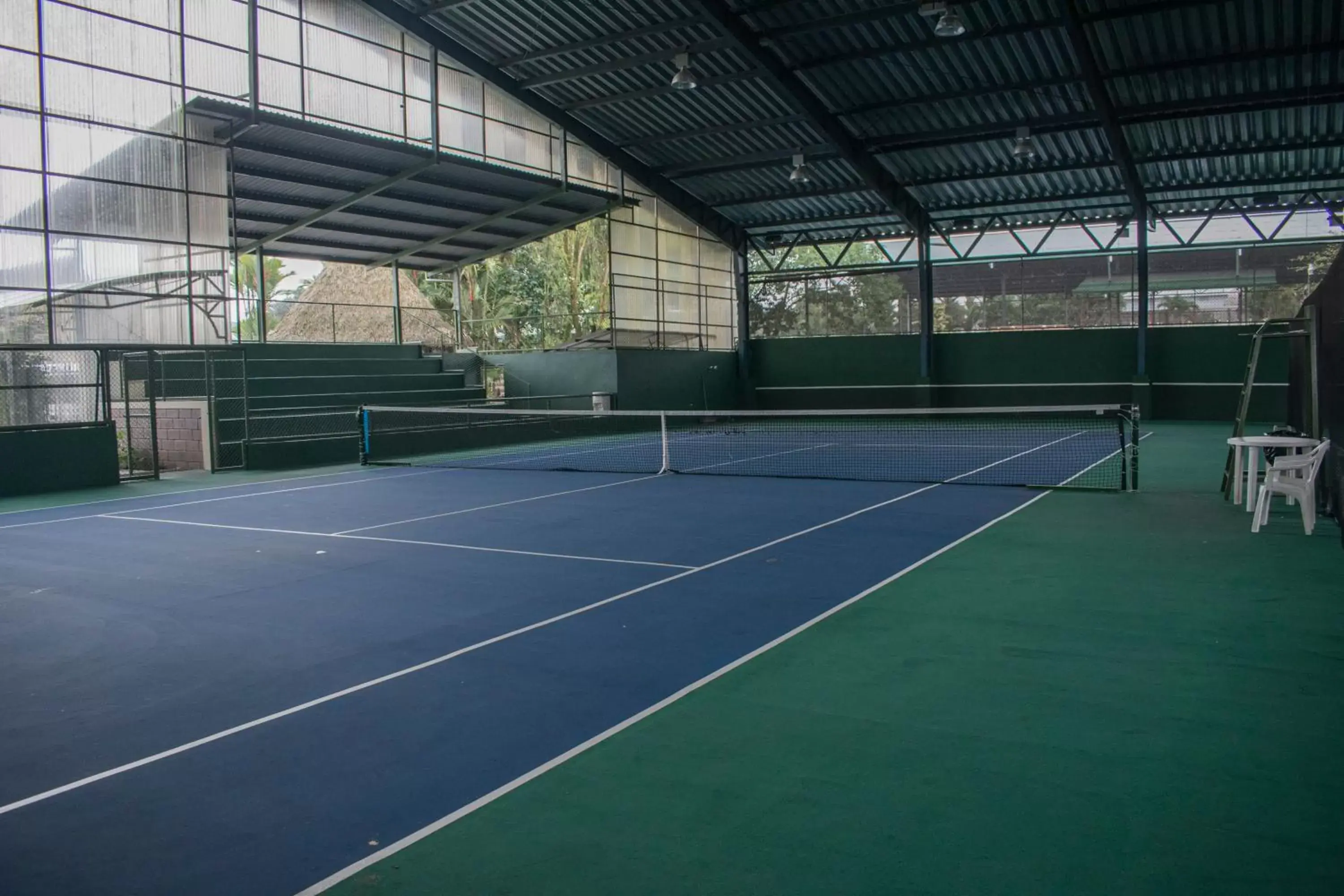 Tennis court, Tennis/Squash in Hotel Suerre