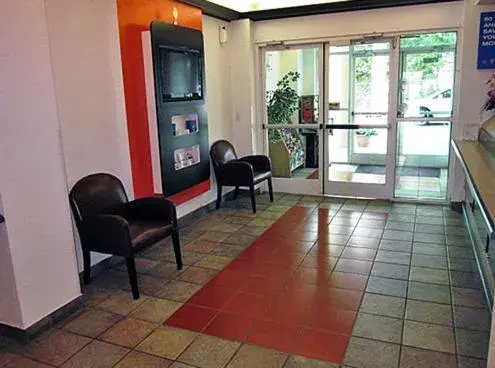 Lobby or reception, Seating Area in Motel 6-McKinney, TX - North