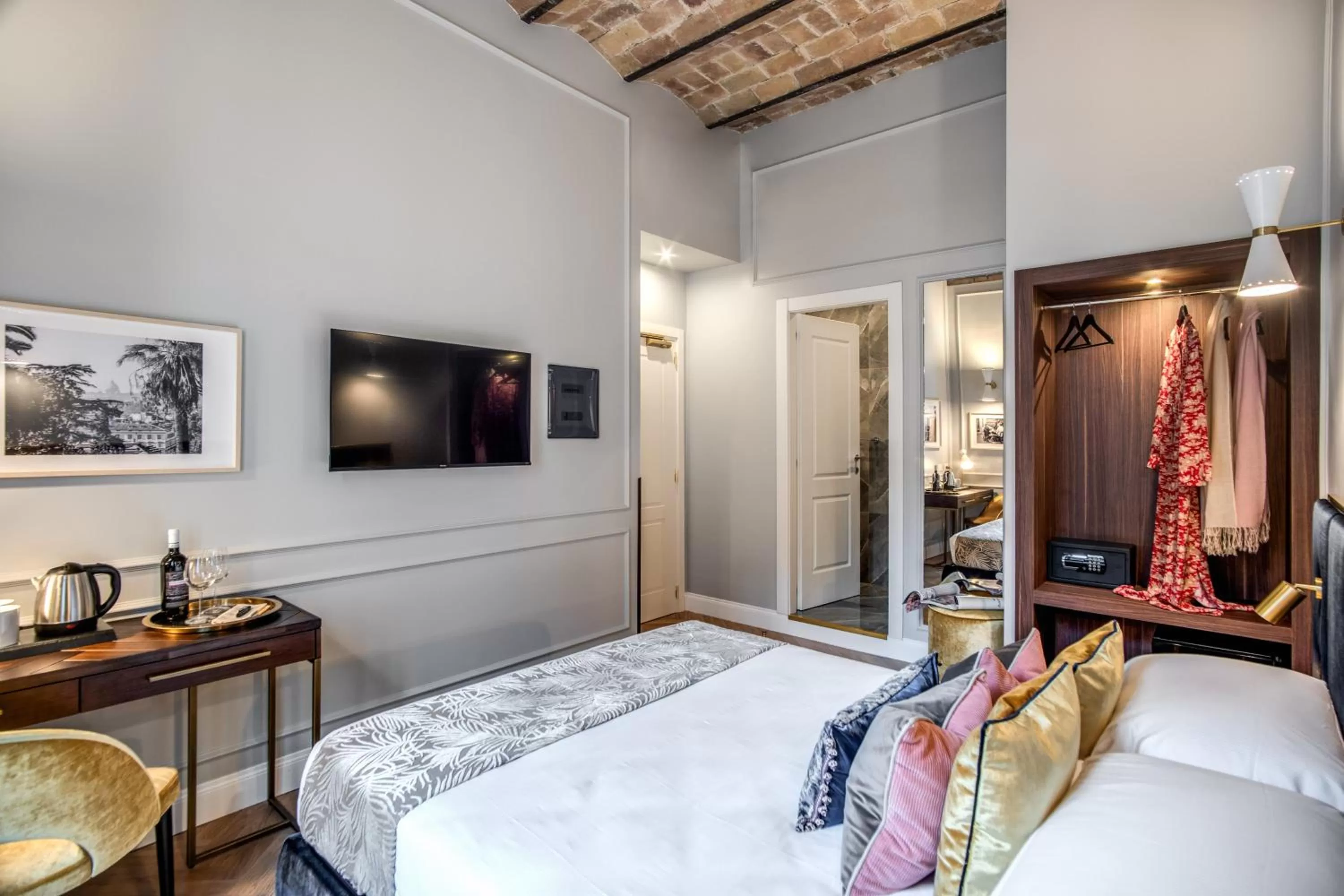 Bed in Tree Charme Augusto Boutique Hotel