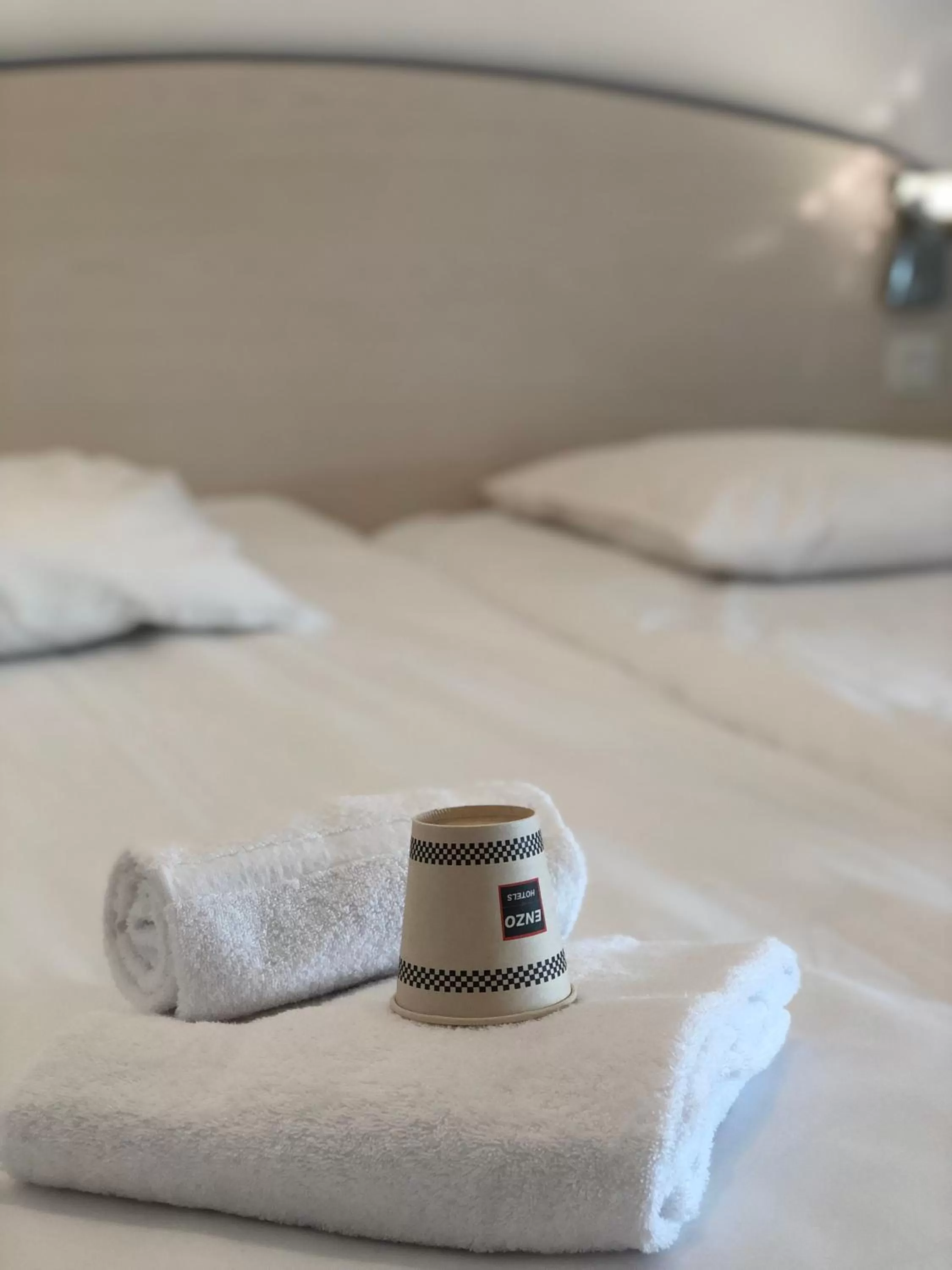 Bed in Enzo Hotels Neufchâteau by Kyriad Direct