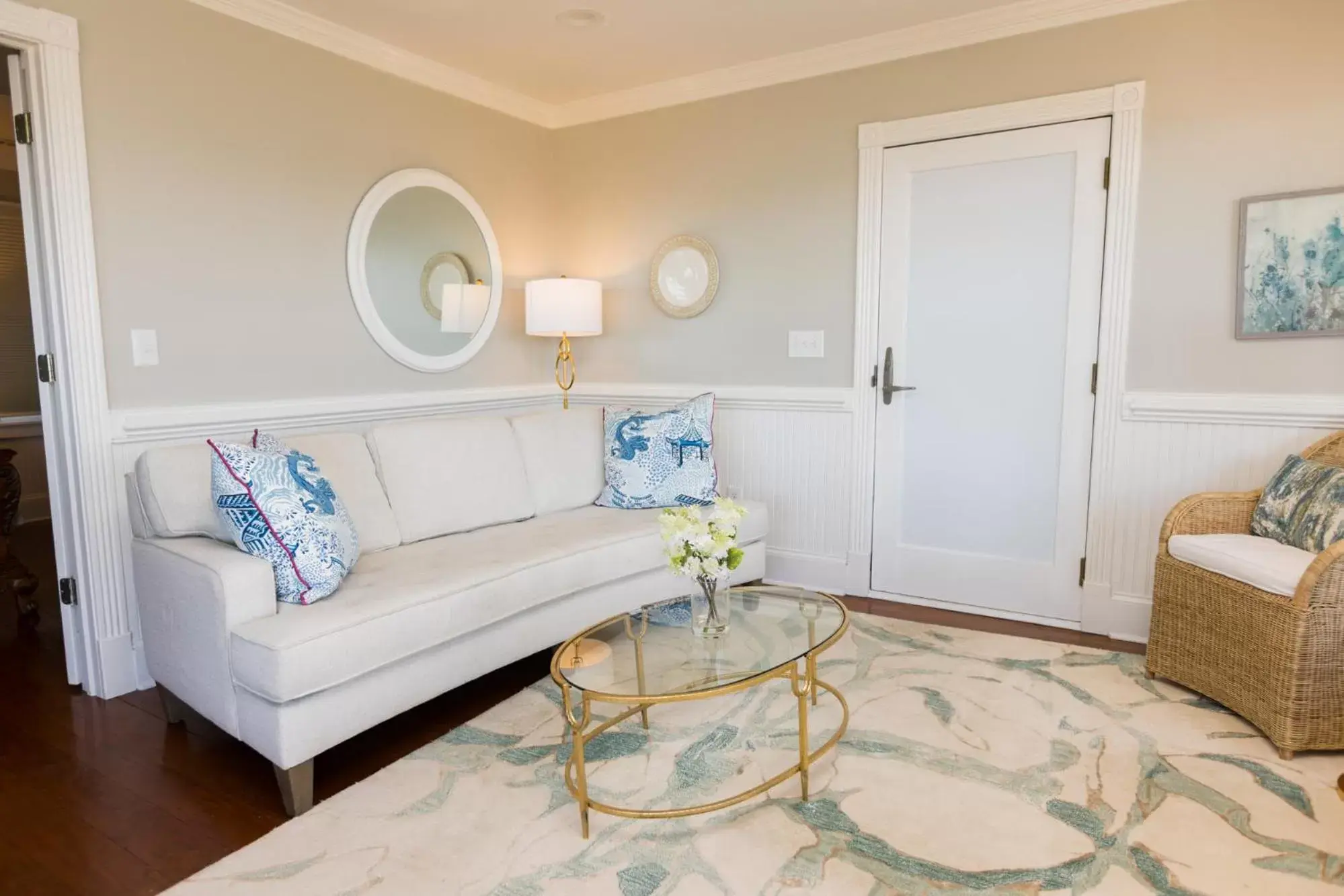 Seating Area in The Burrus House Inn Waterfront Suites