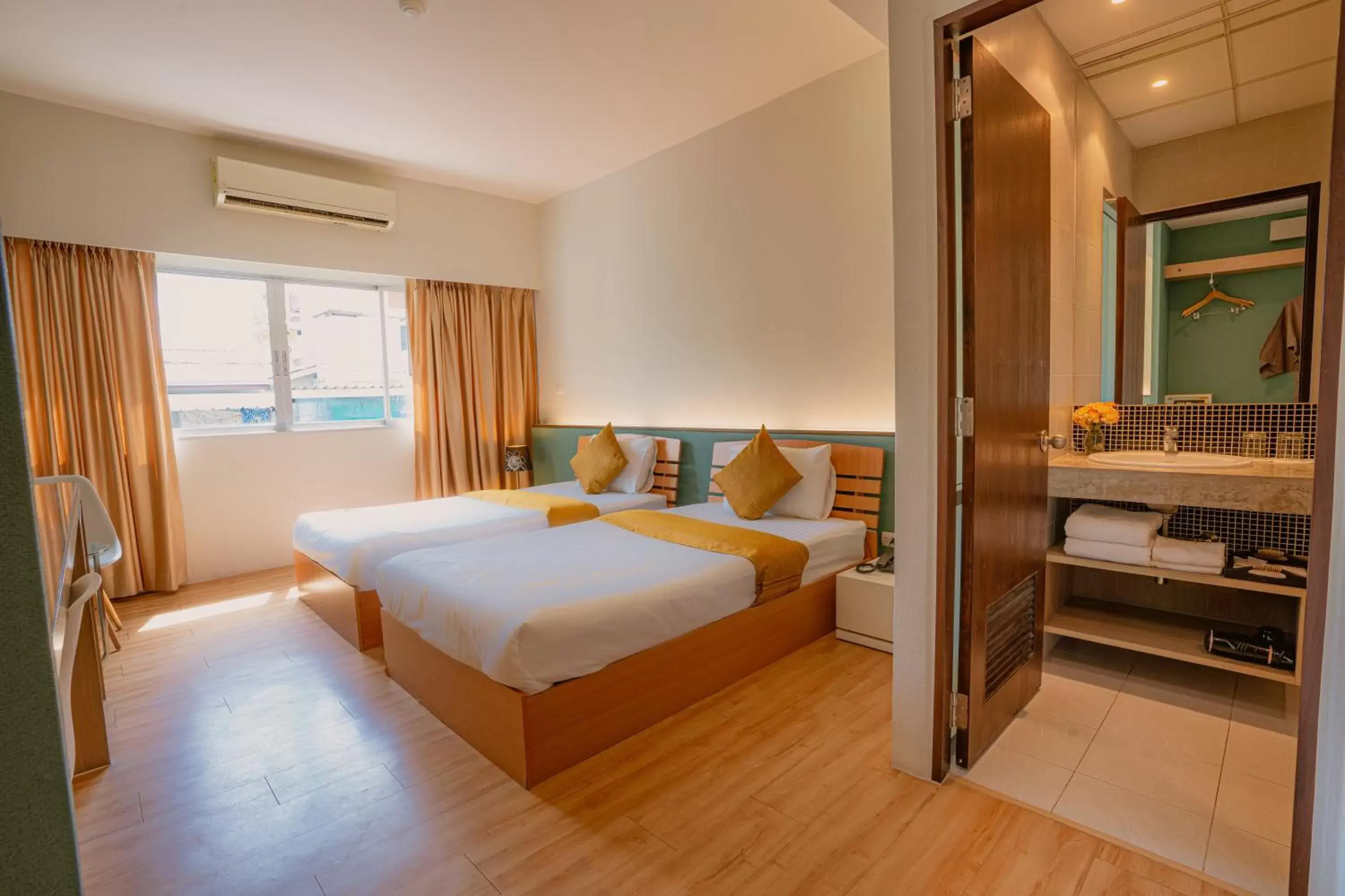 Bedroom, Bed in Peace Land Khaosan