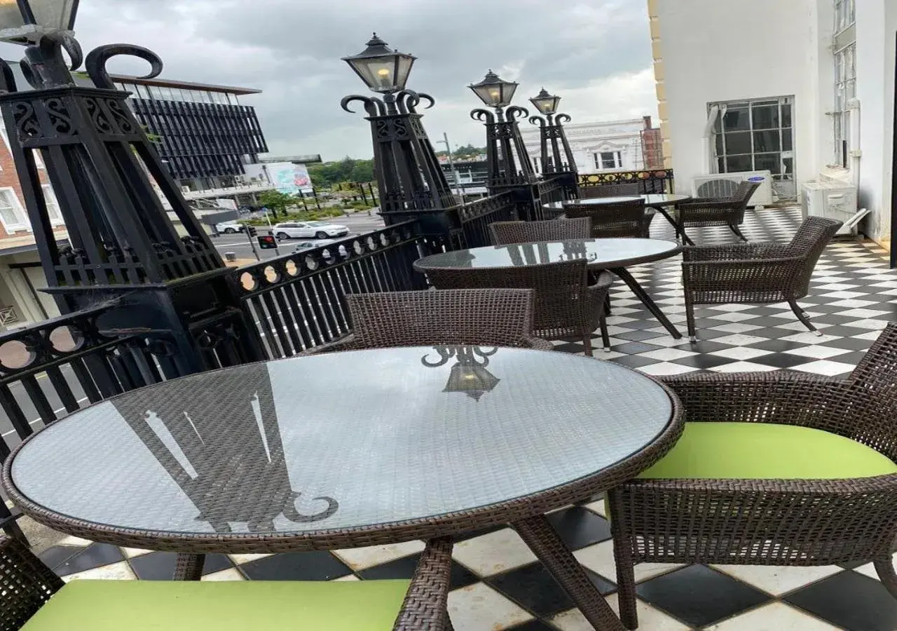 Balcony/Terrace, Restaurant/Places to Eat in VR Hamilton