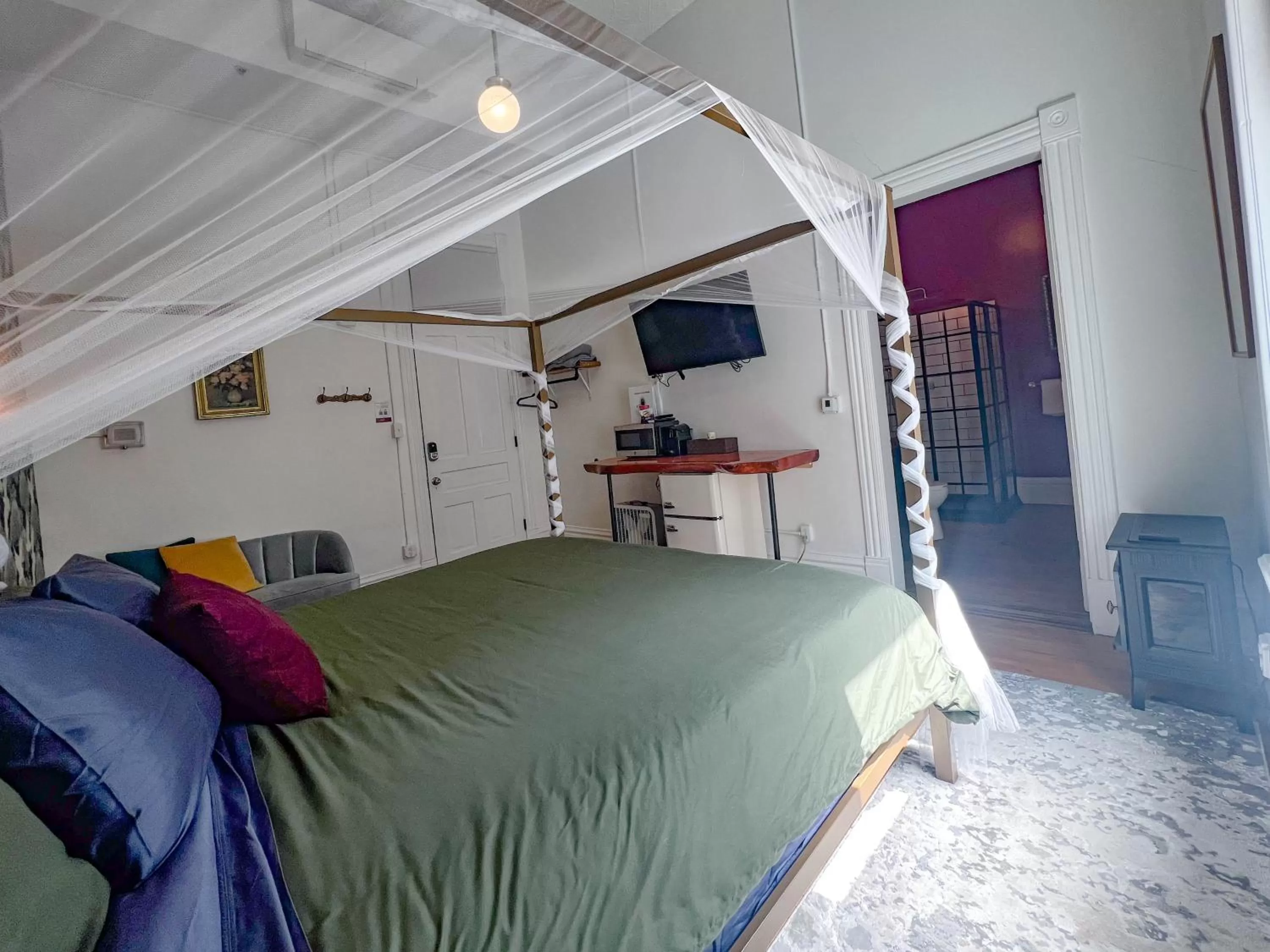 Bed in The Oliver Inn