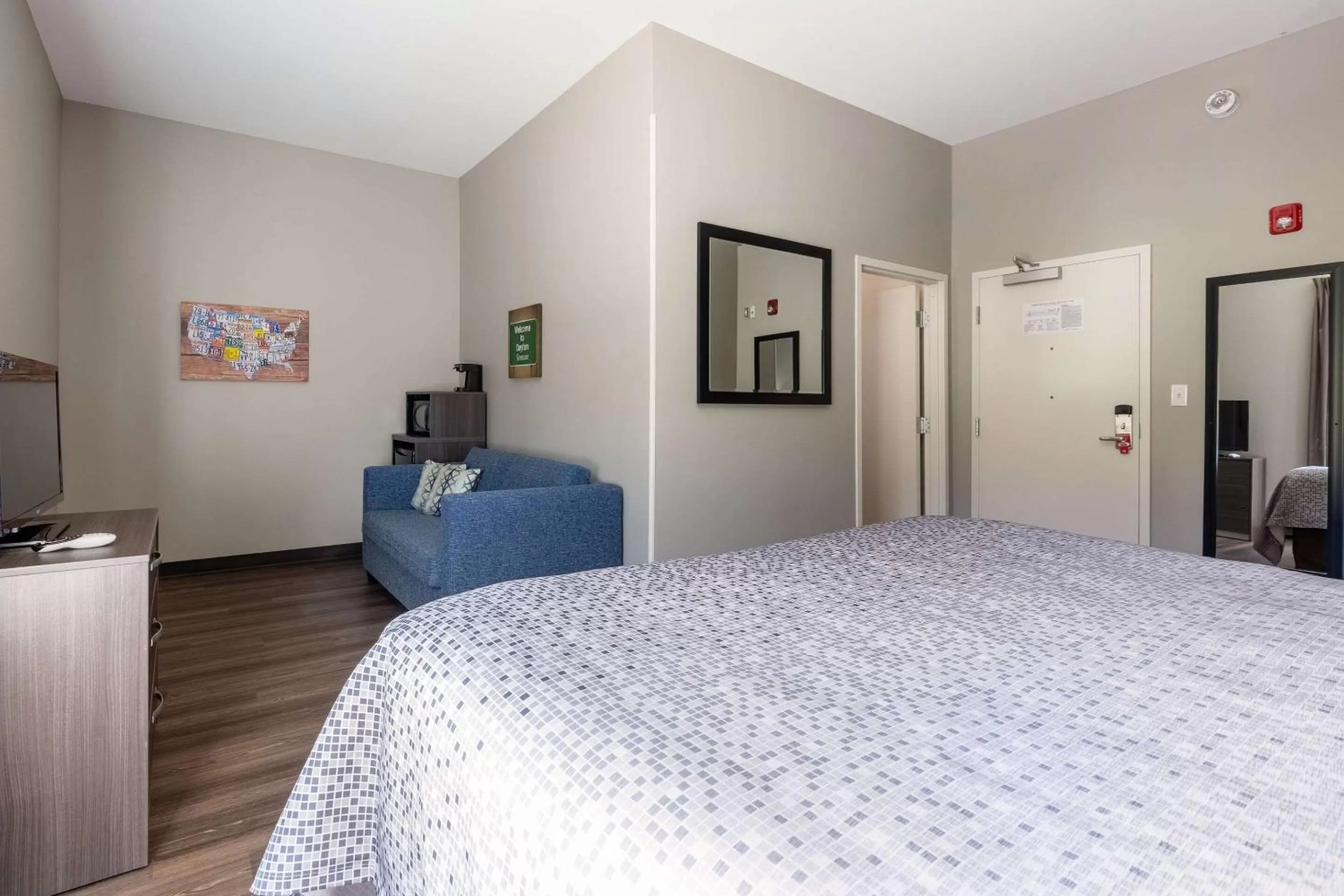 Photo of the whole room, Bed in Econo Lodge