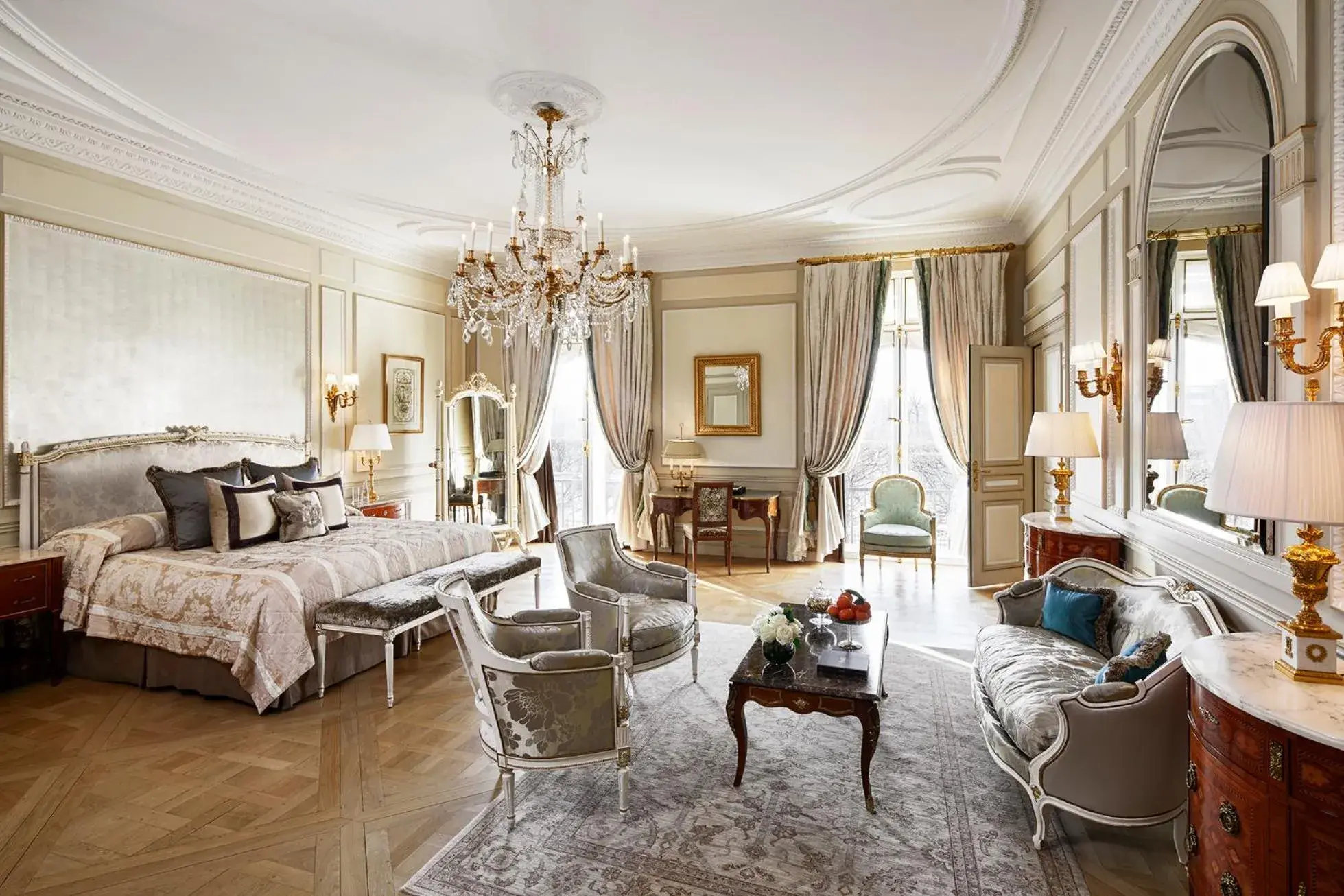 Bedroom, Seating Area in Le Meurice - Dorchester Collection