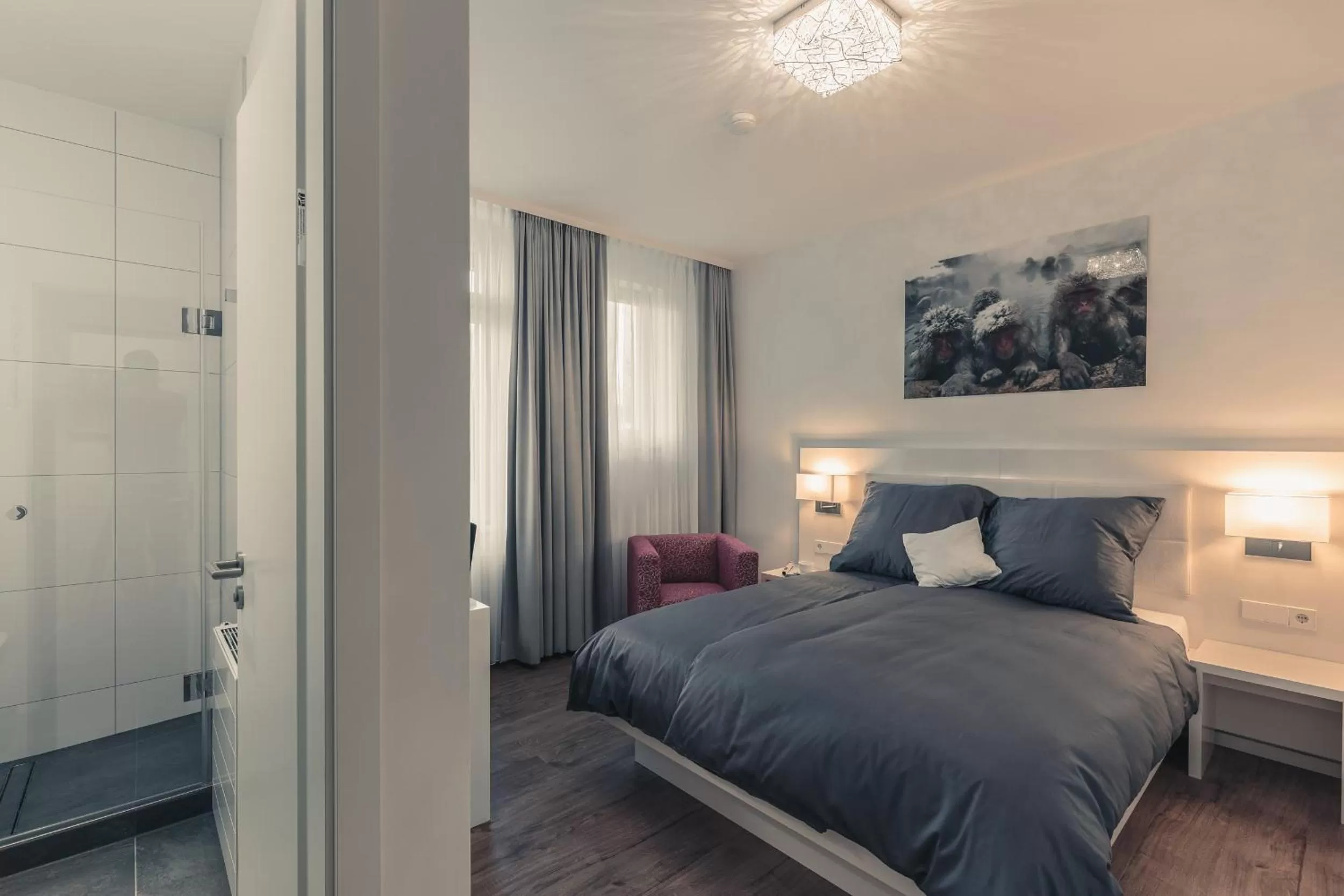 Day, Bed in Bahnlounge 1907