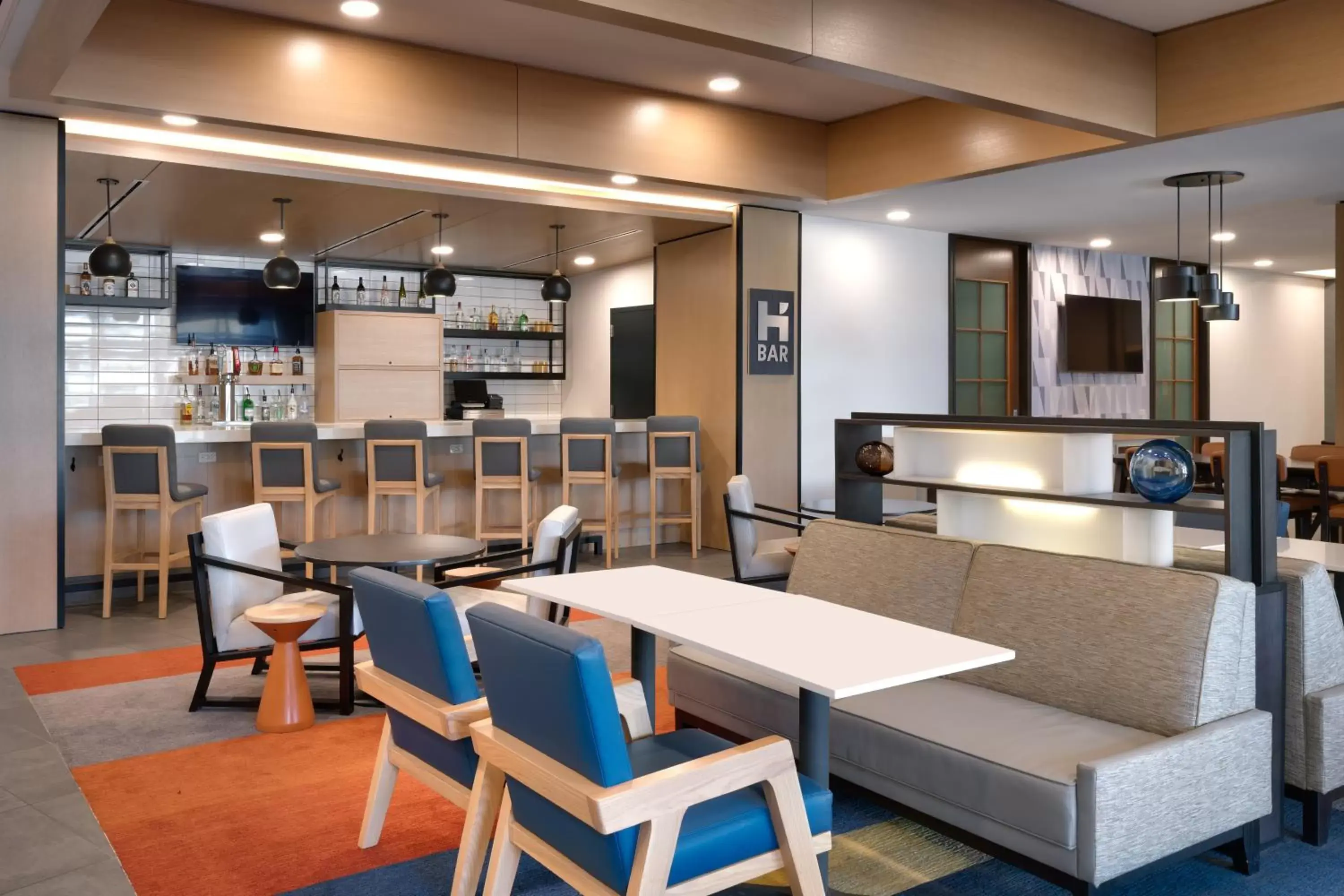 Food and drinks, Lounge/Bar in Hyatt House Rochester Mayo Clinic Area