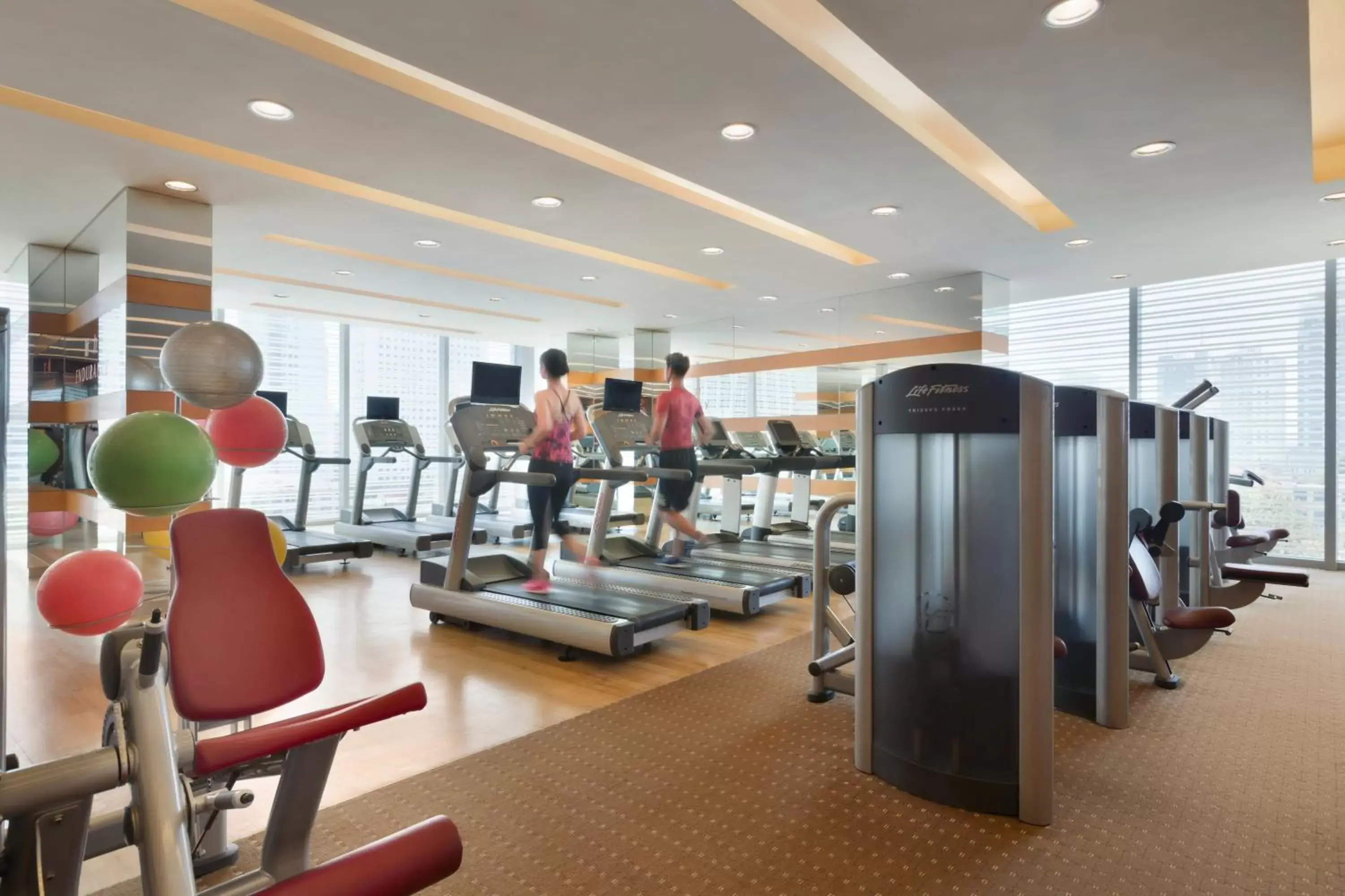 Spa and wellness centre/facilities, Fitness Center/Facilities in Shangri-La Qingdao - May Fourth Square