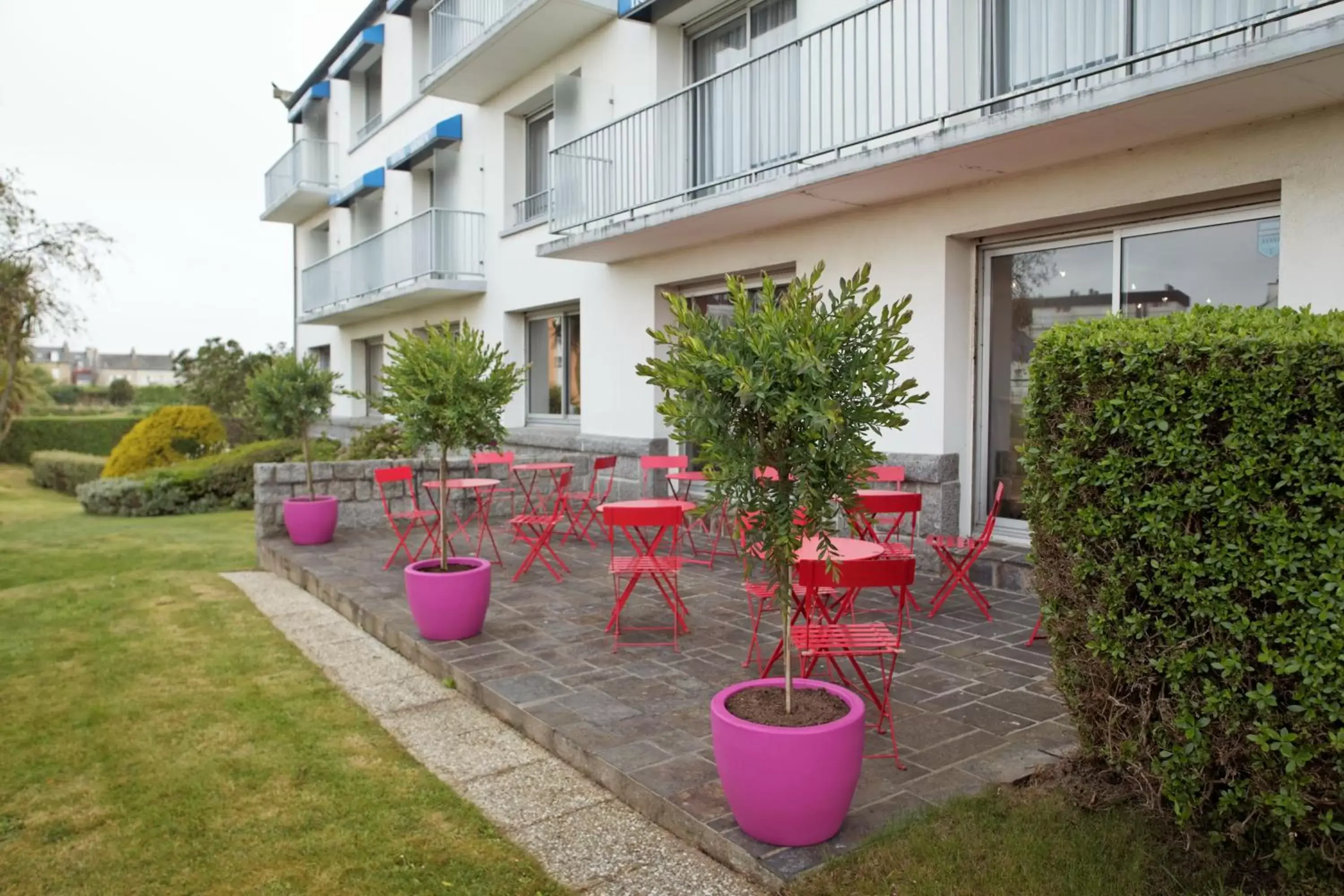 Balcony/Terrace in The Originals City, Hôtel Armen Le Triton, Roscoff (Inter-Hotel)