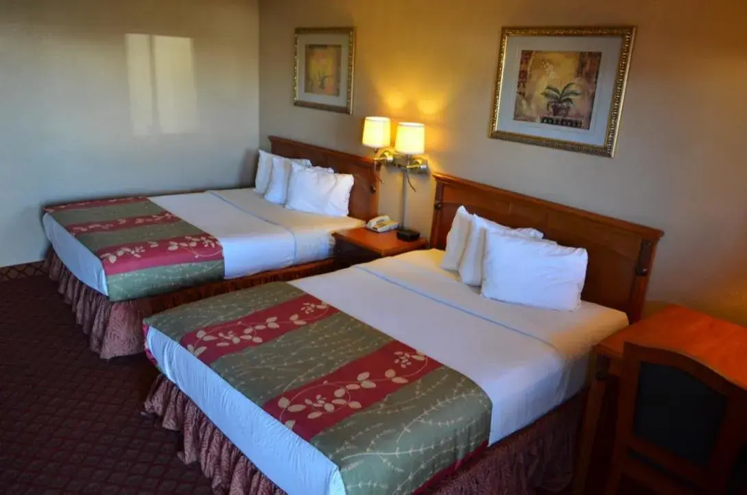 Bed in Americas Best Value Inn - Stephenville