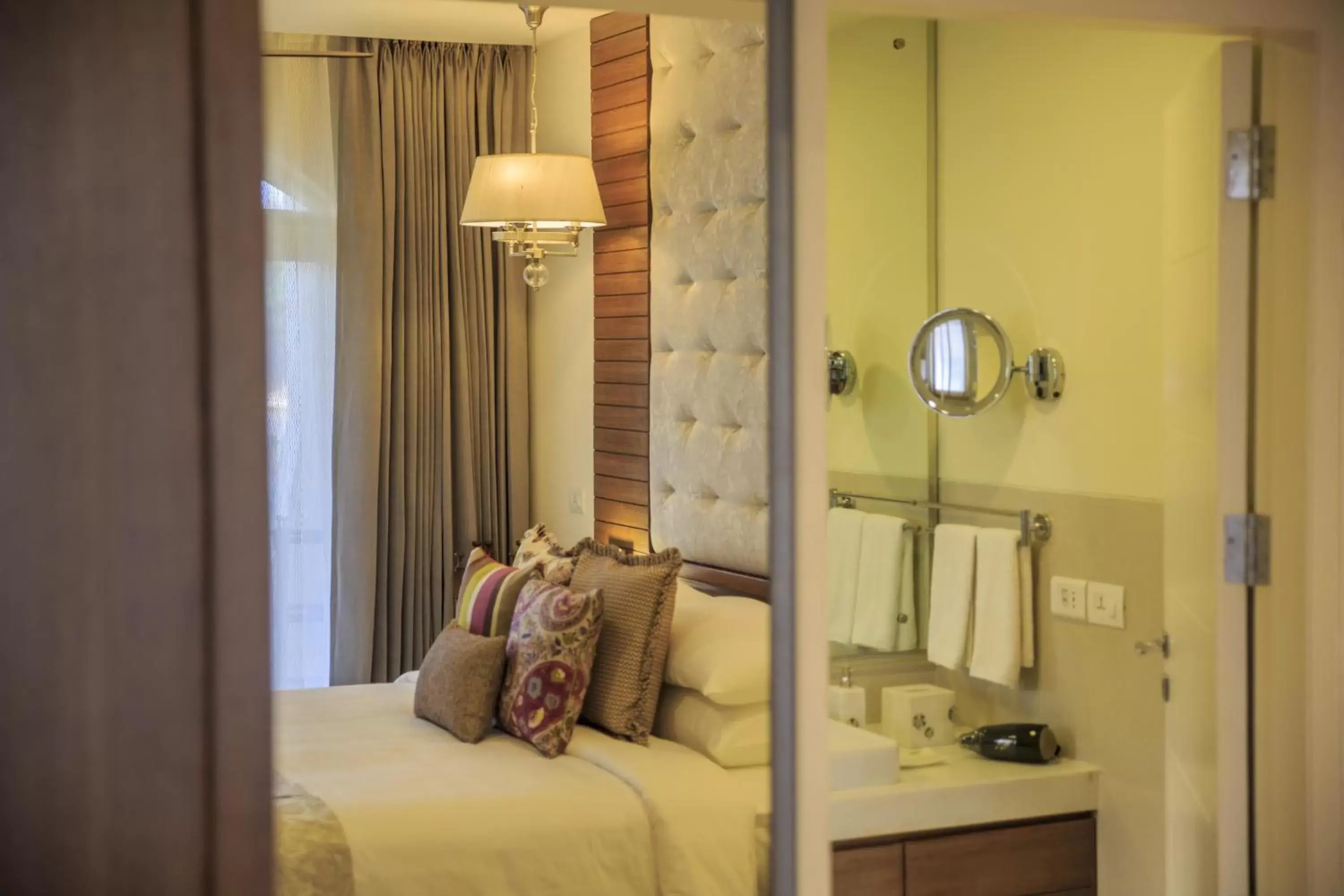Bedroom, Bathroom in Acron Waterfront Resort
