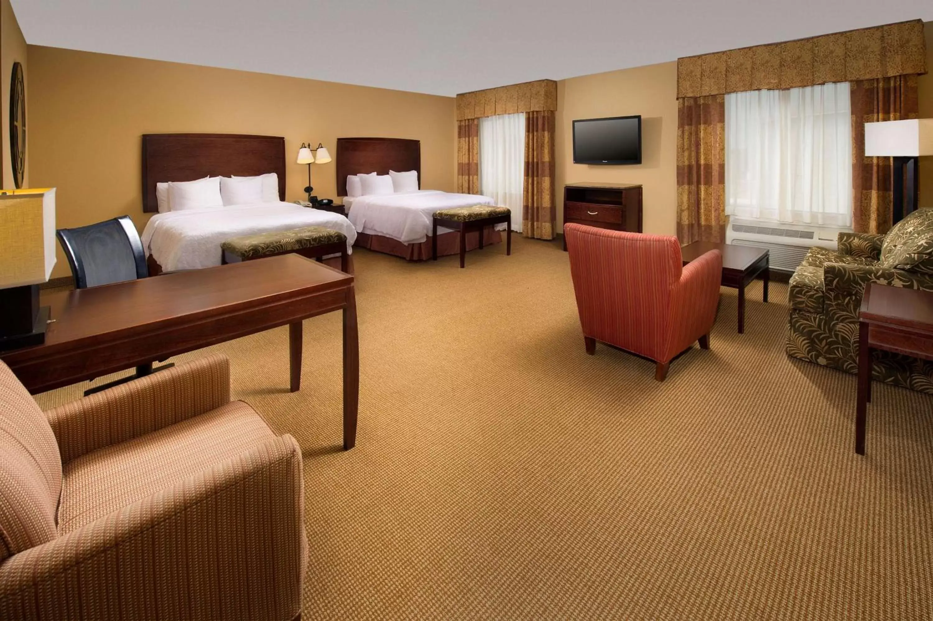 Bed in Hampton Inn and Suites San Antonio Airport