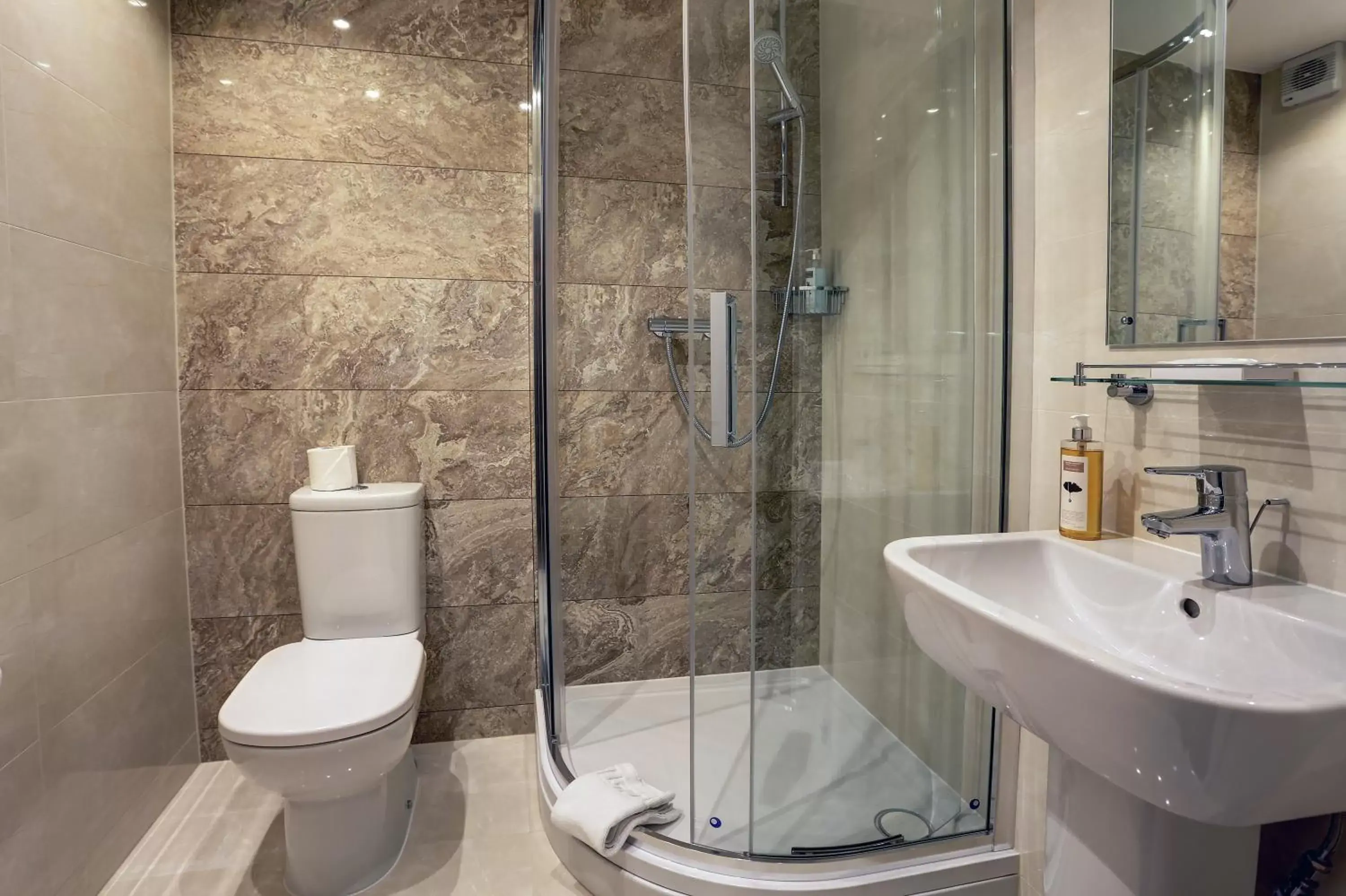Shower, Bathroom in Best Western Homestead Court Hotel