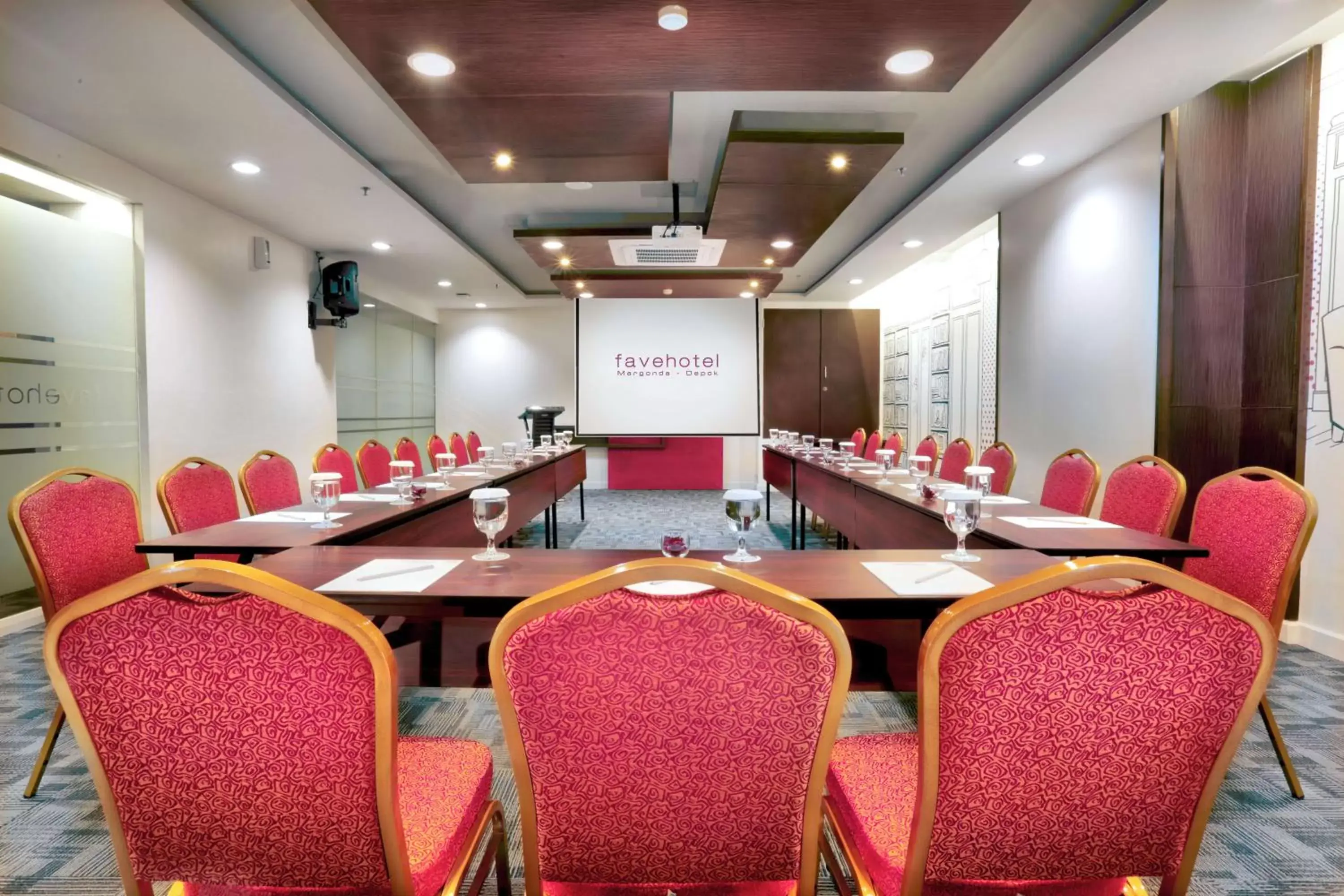 Meeting/conference room in favehotel Margonda