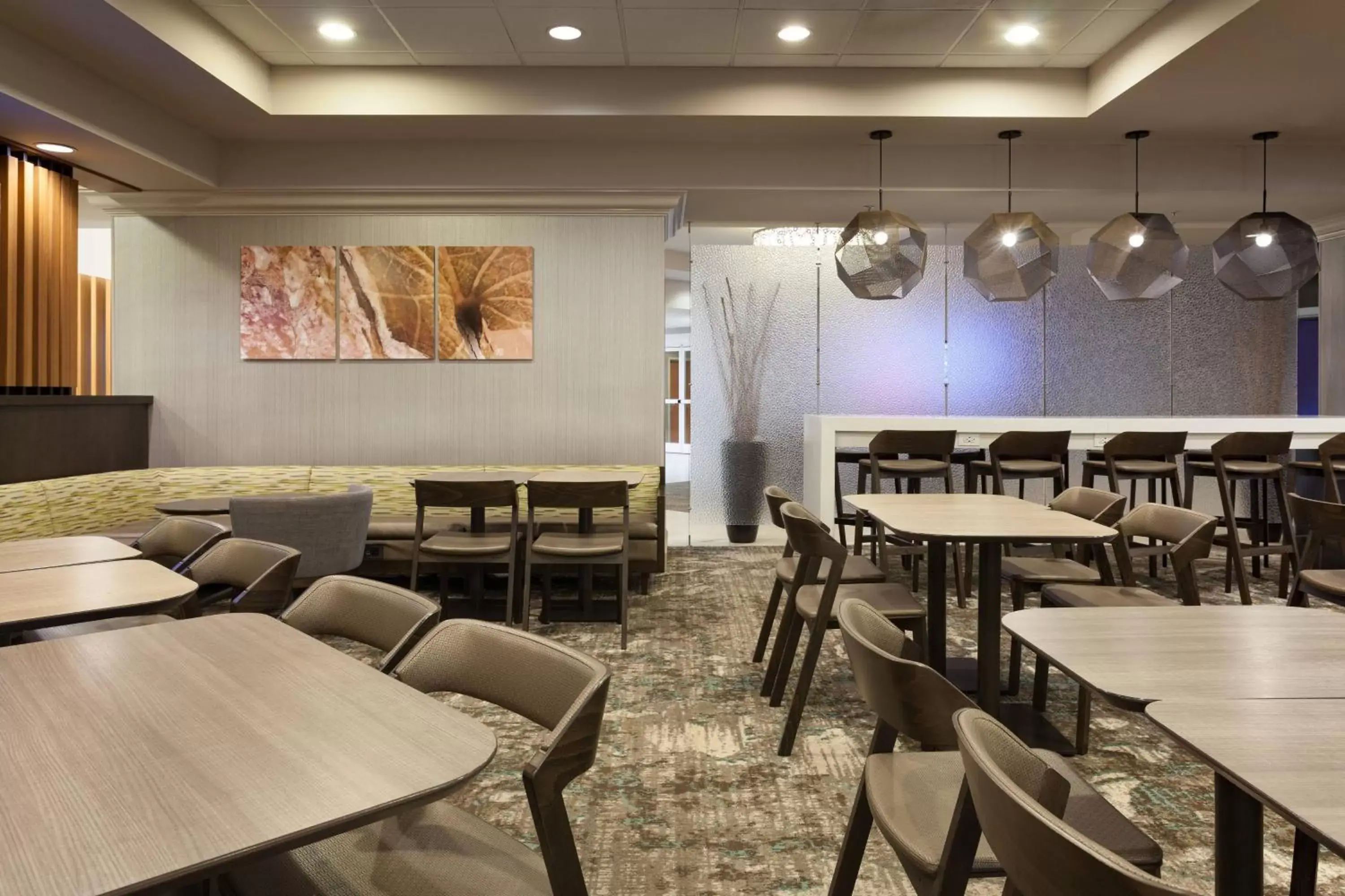 Restaurant/Places to Eat in SpringHill Suites by Marriott Orlando Lake Buena Vista in Marriott Village