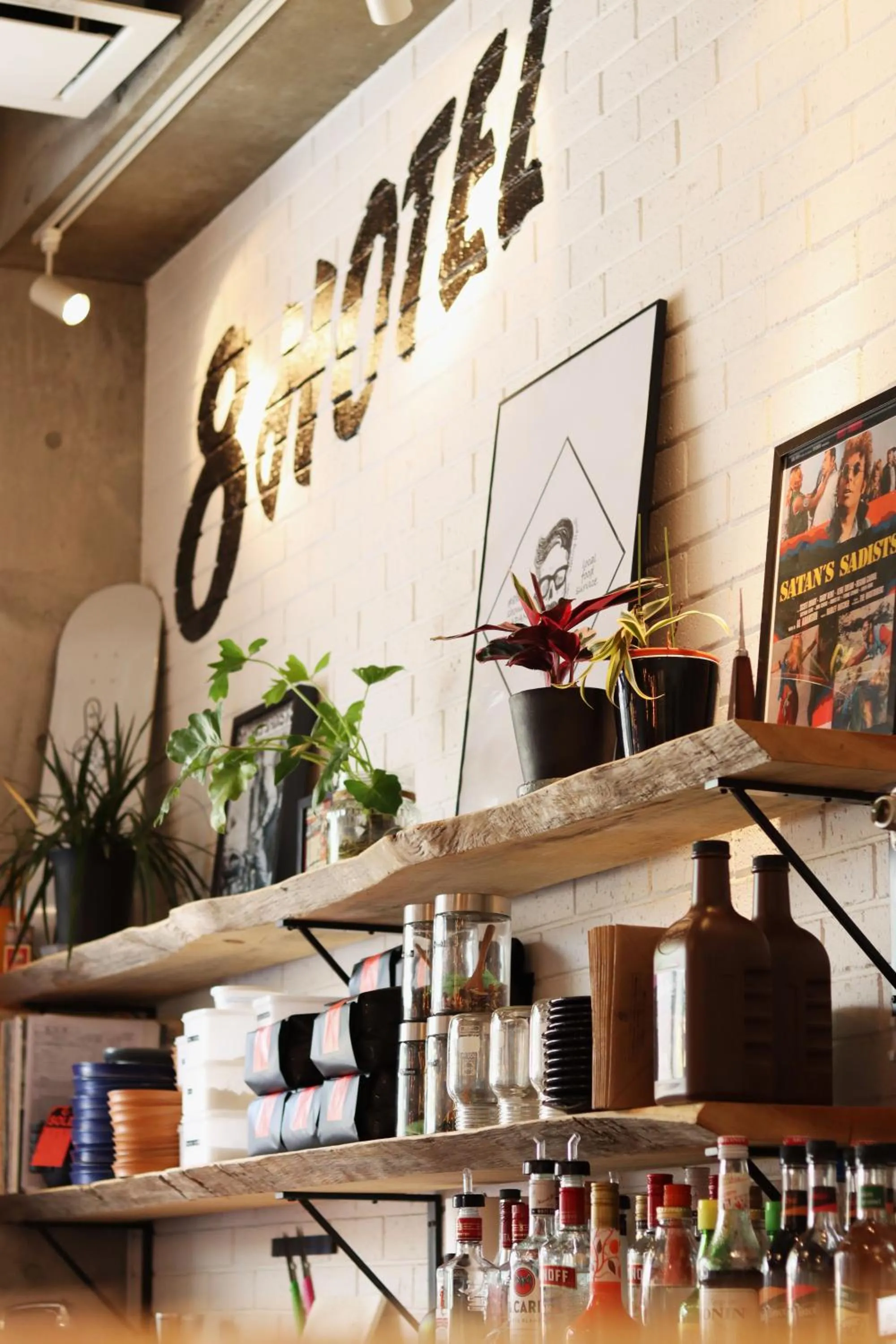 Restaurant/places to eat in 8hotel