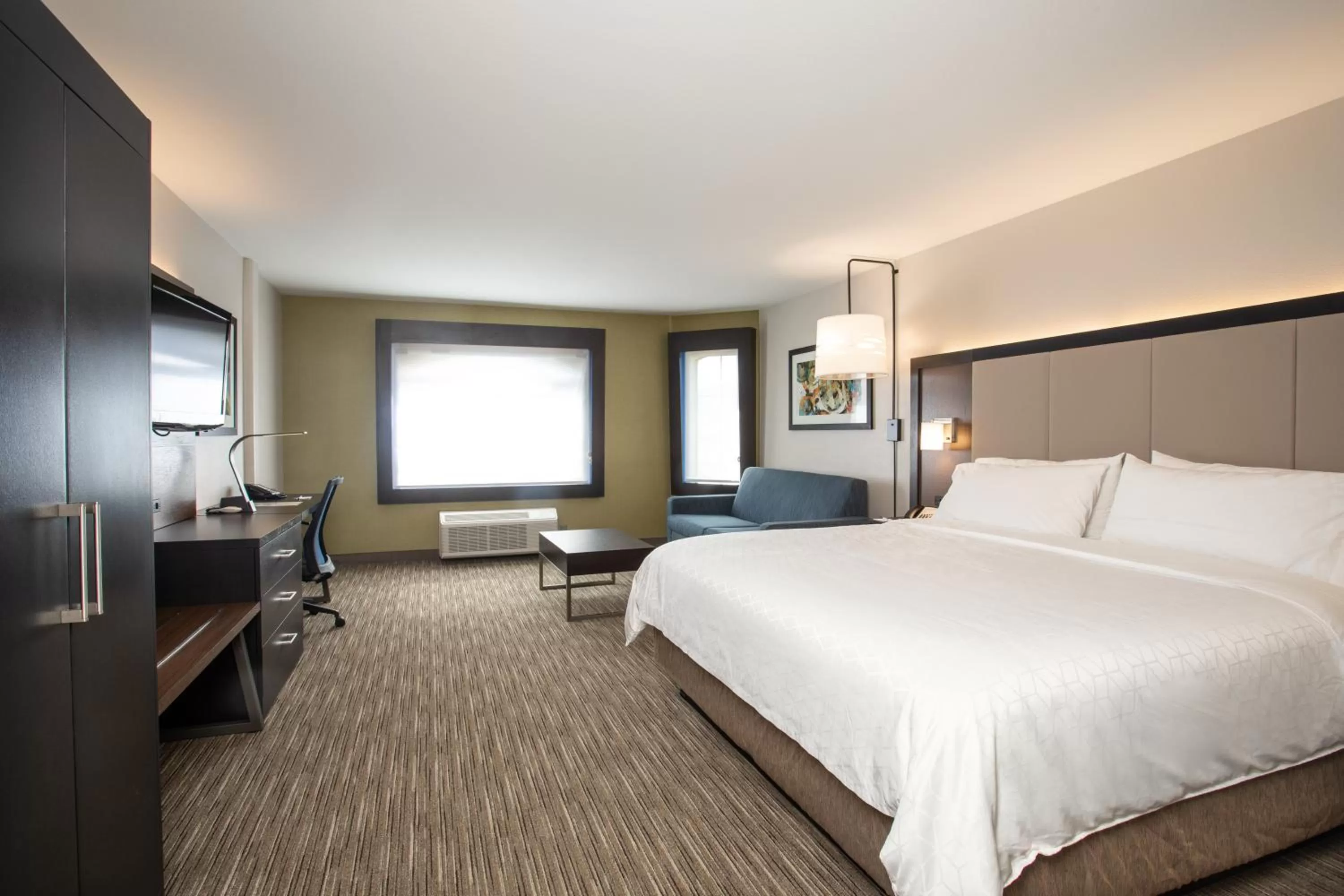 Photo of the whole room, Bed in Holiday Inn Express Prescott by IHG