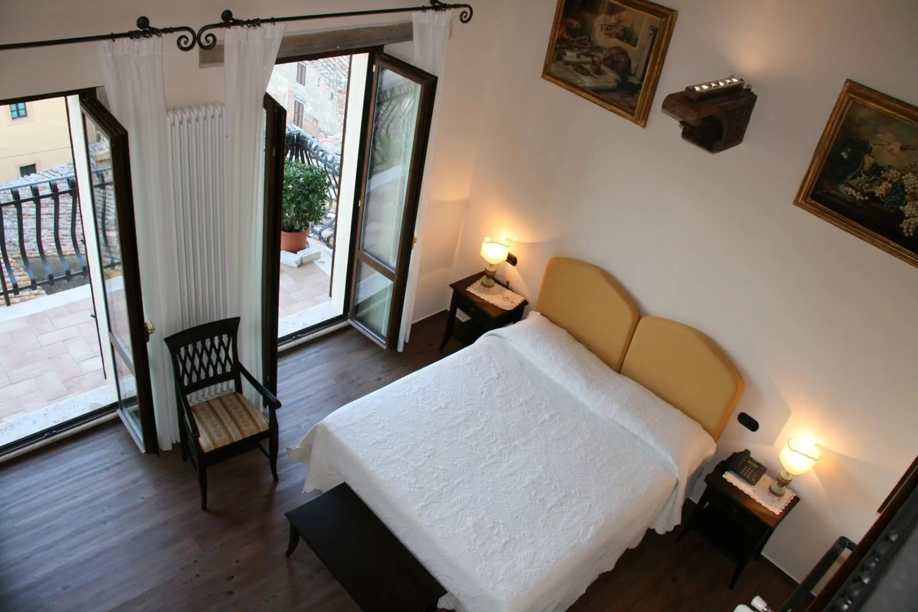 Photo of the whole room, Bed in Meublé il Riccio