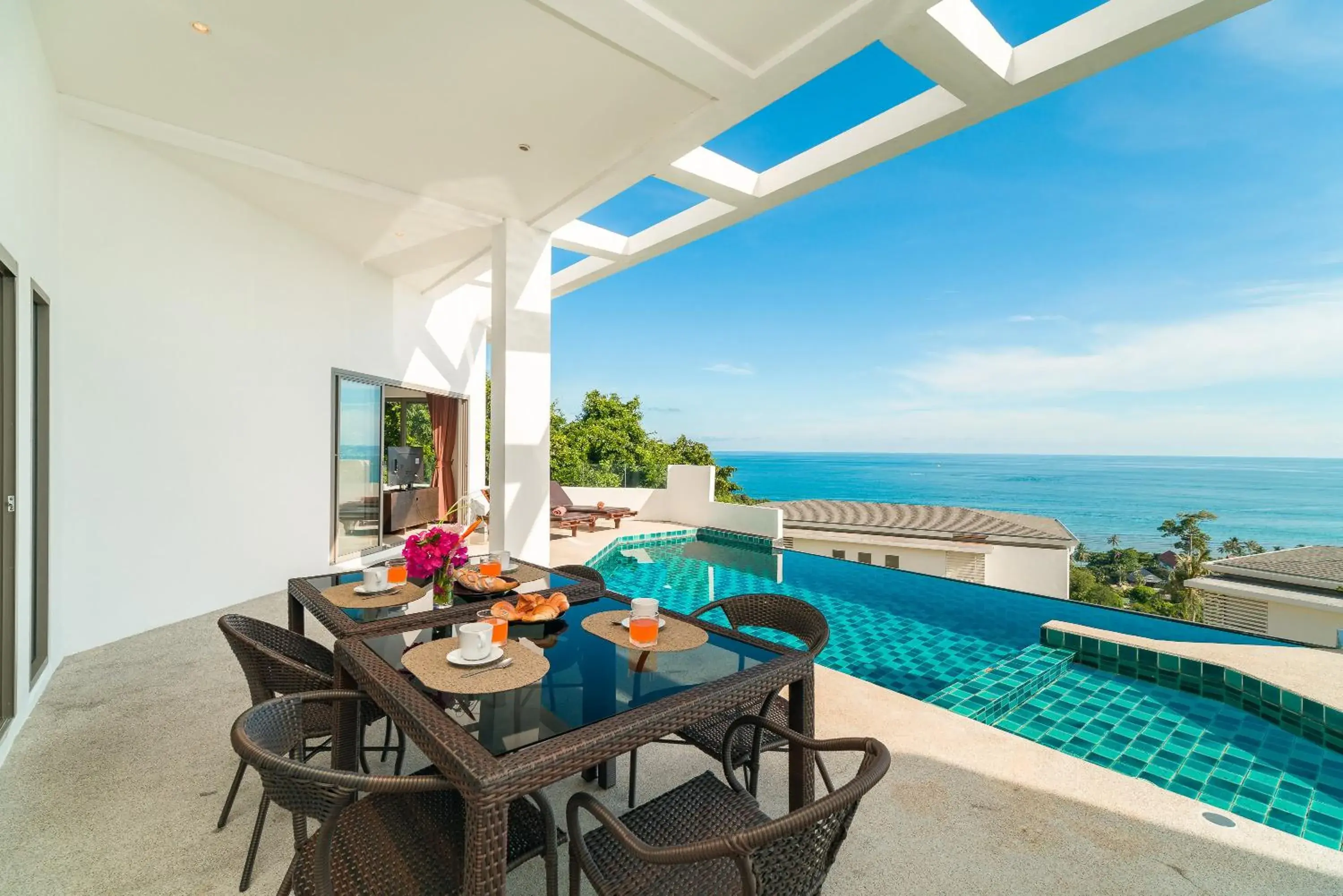 Sea view, Swimming Pool in Tropical Sea View Residence