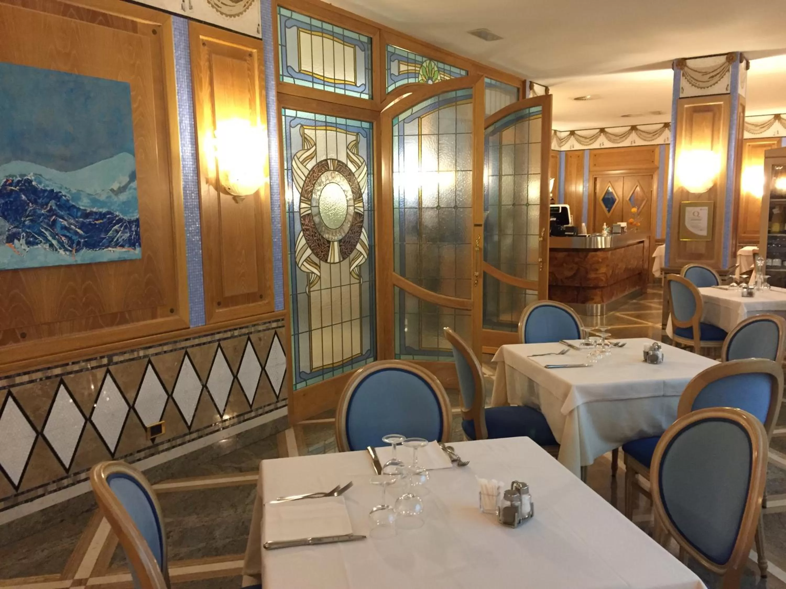 Restaurant/places to eat in Hotel Promenade