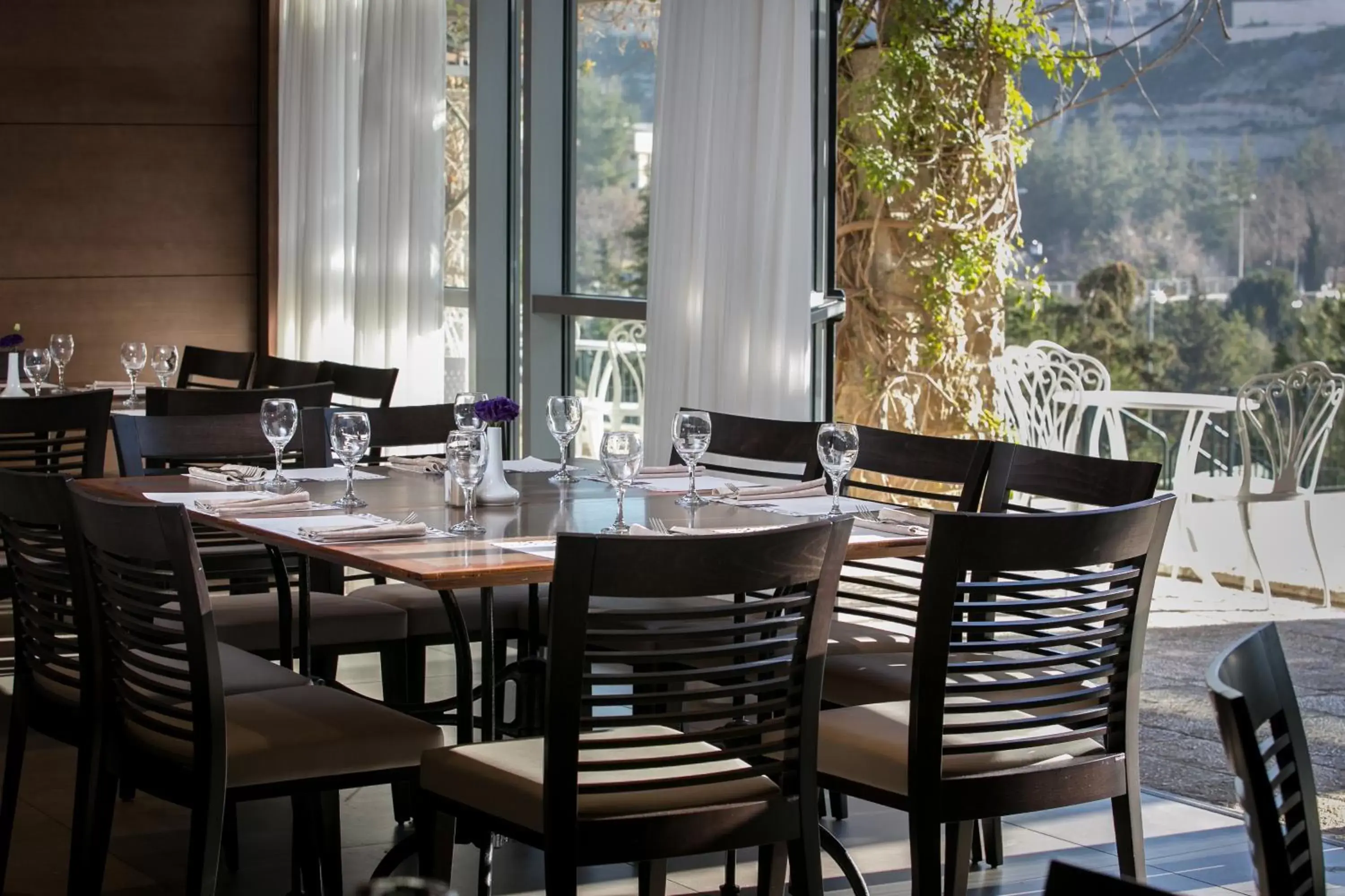 Restaurant/Places to Eat in Hotel Yehuda