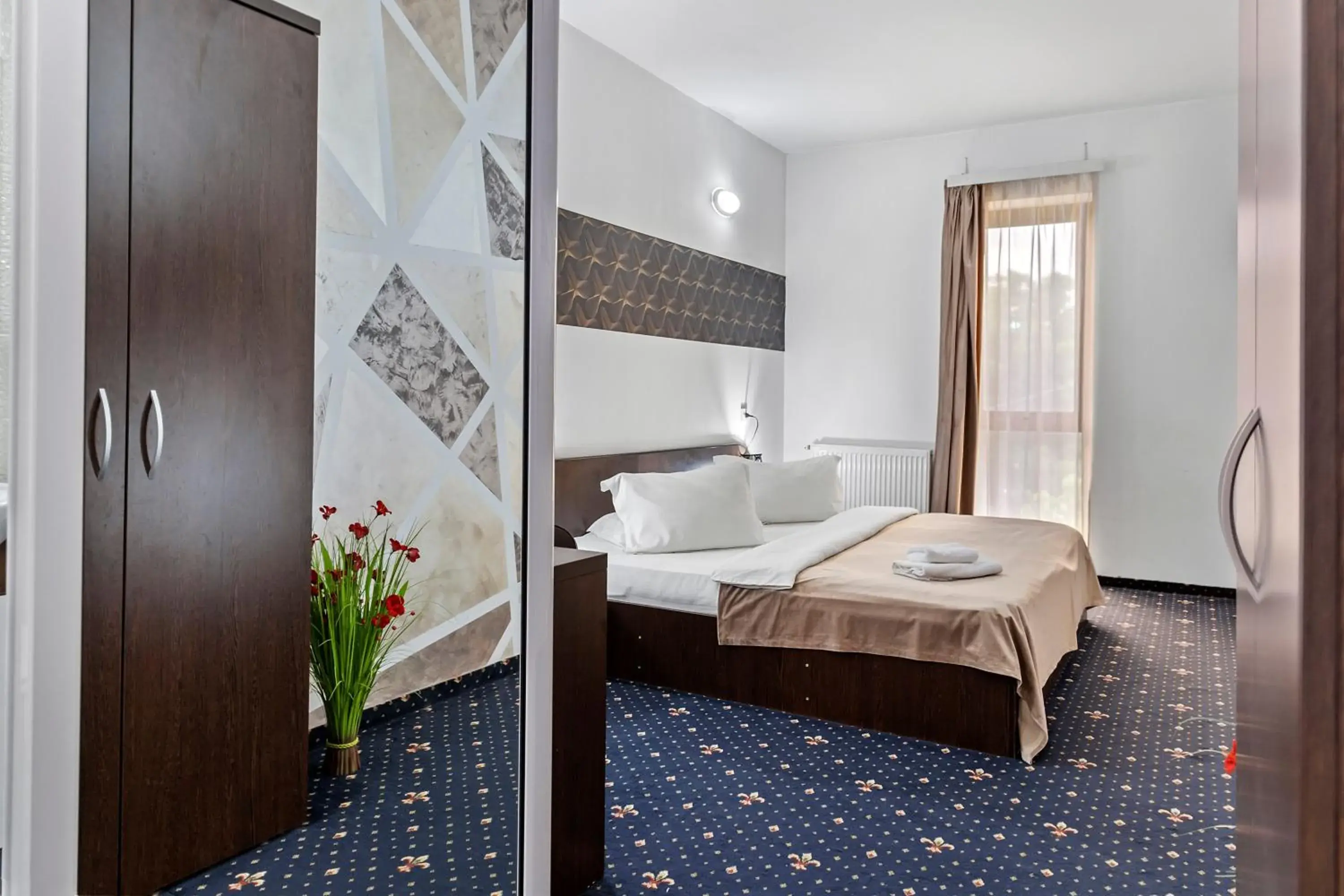 Bed in Hotel Charter Otopeni
