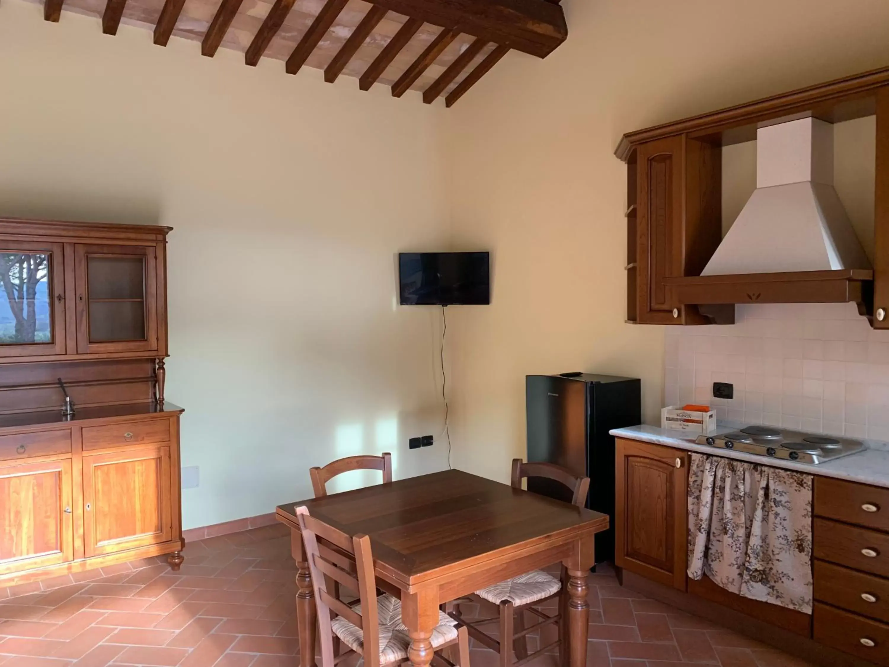 Kitchen or kitchenette, Dining Area in Villa Preselle Country Resort