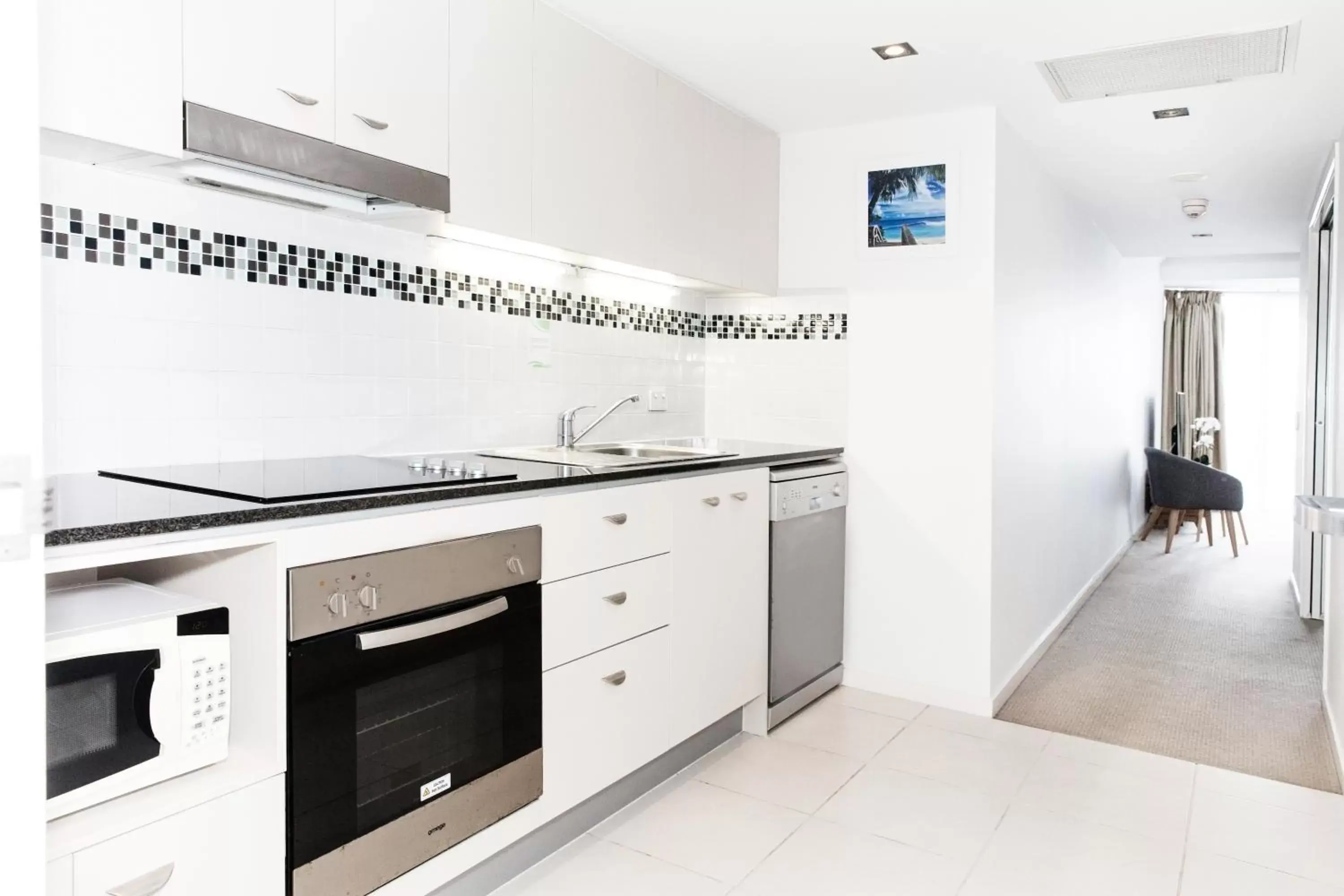 Kitchen or kitchenette, Kitchen/Kitchenette in Ocean Views Resort Caloundra