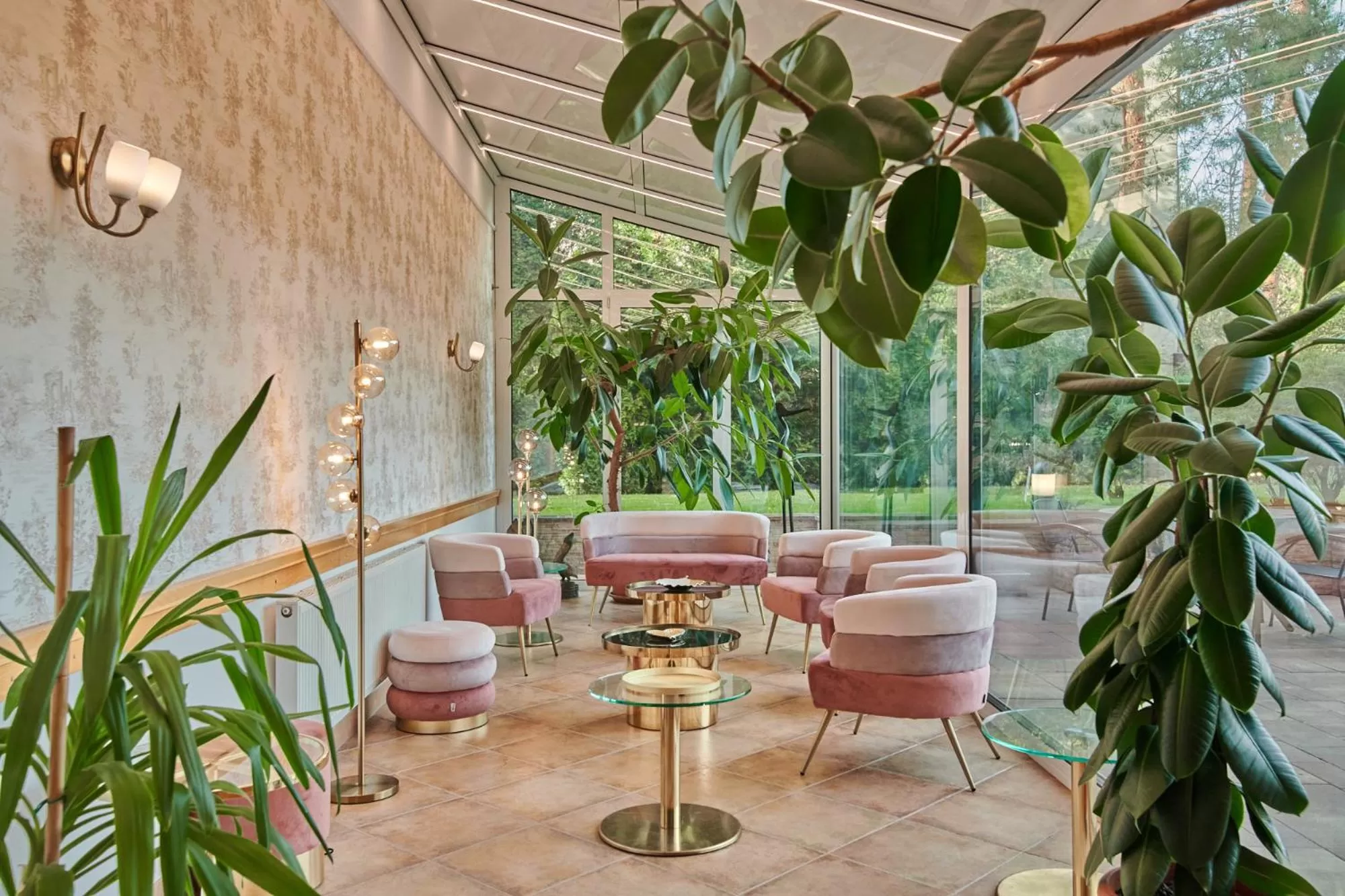 Restaurant/places to eat in Hotel Akademie a depandance Vila Jarmila